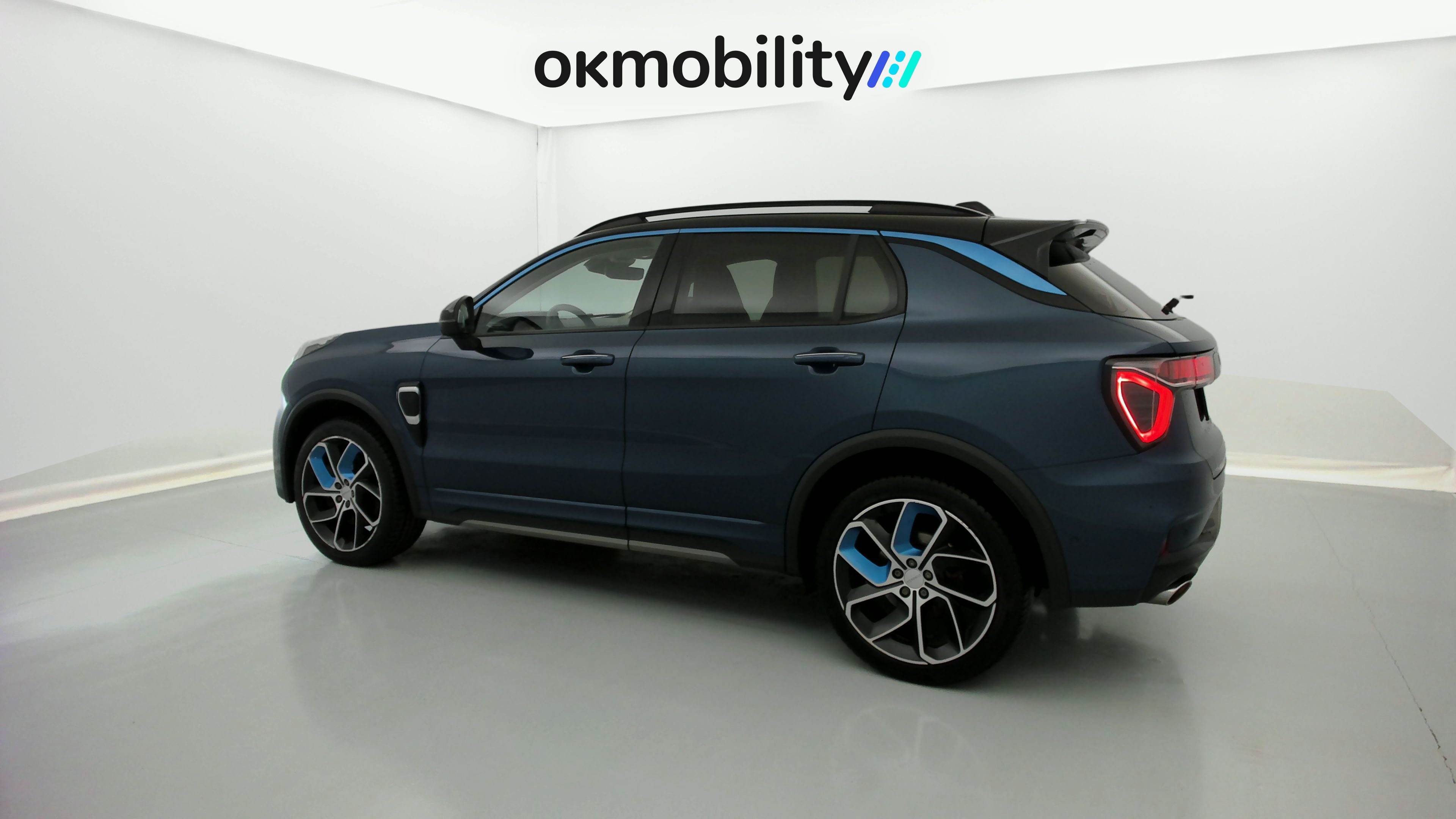 lynk&co 1 nv 1.5 PHEV 261 2022 blue 8