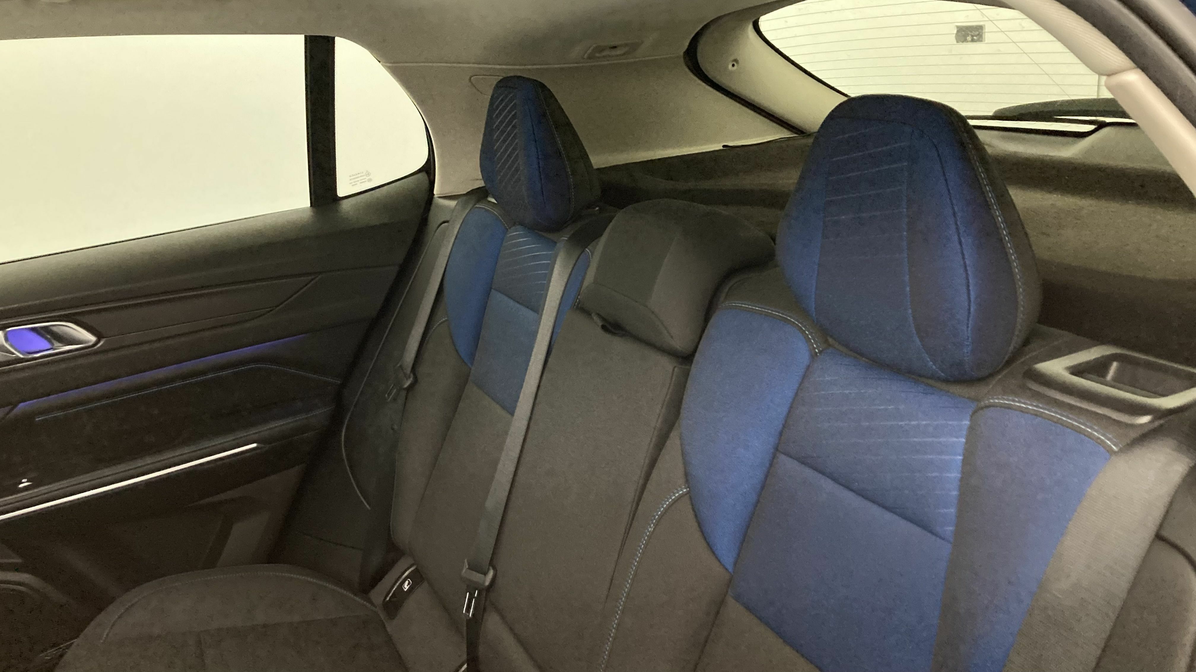 lynk&co 1 nv 1.5 PHEV 261 2022 blue 21