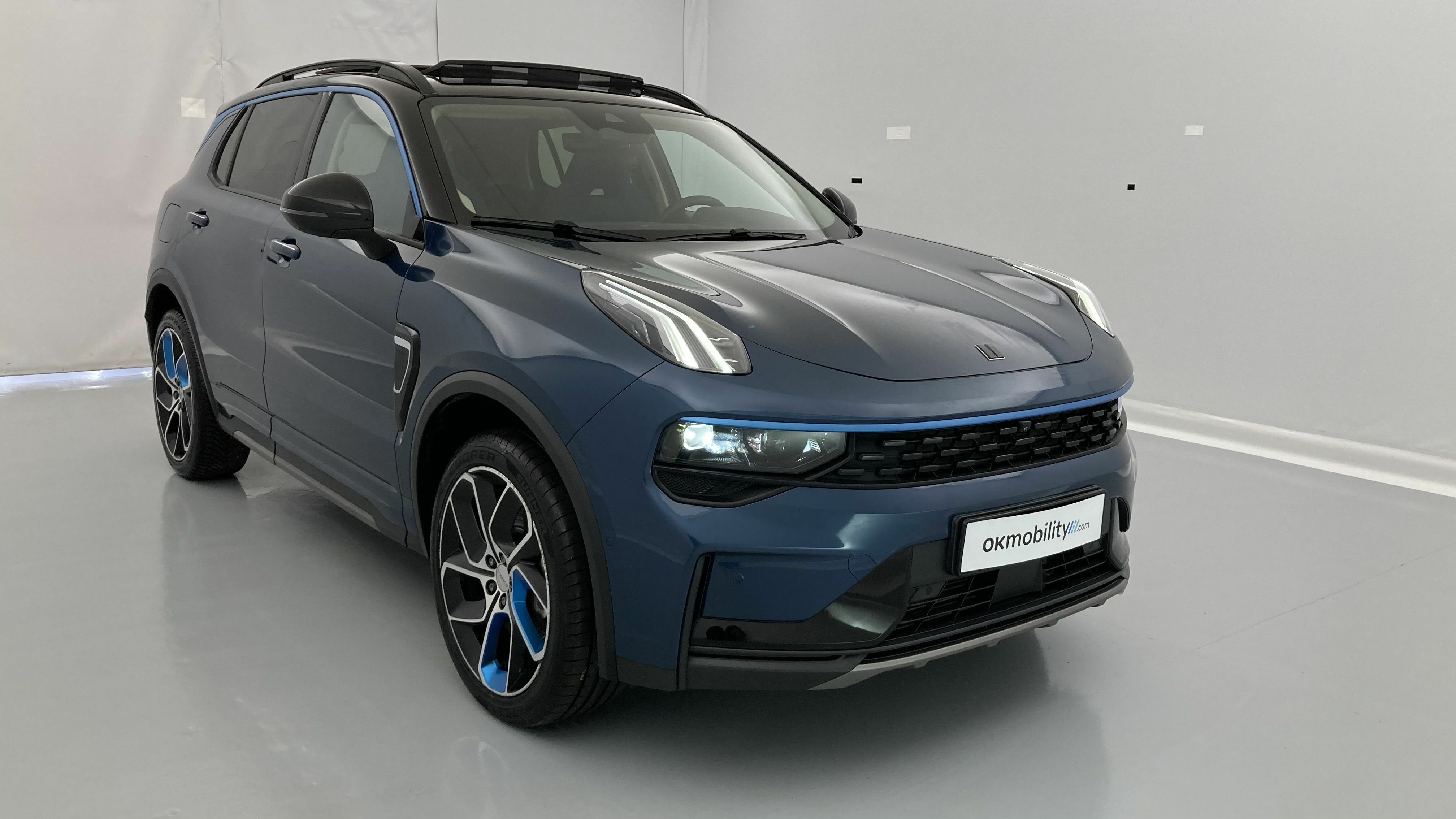 lynk&co 1 nv 1.5 PHEV 261 2022 blue 23