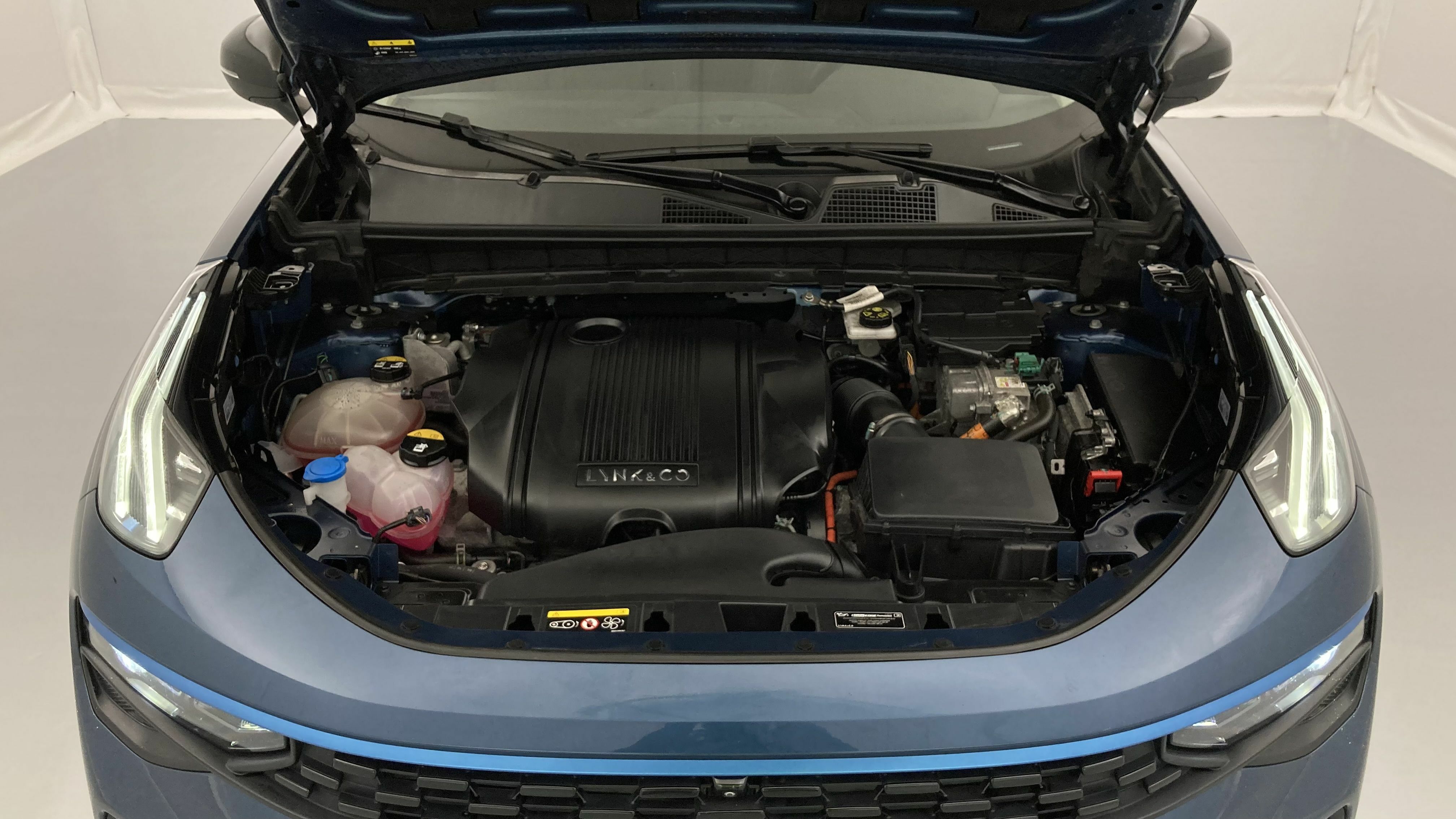 lynk&co 1 nv 1.5 PHEV 261 2022 blue 25