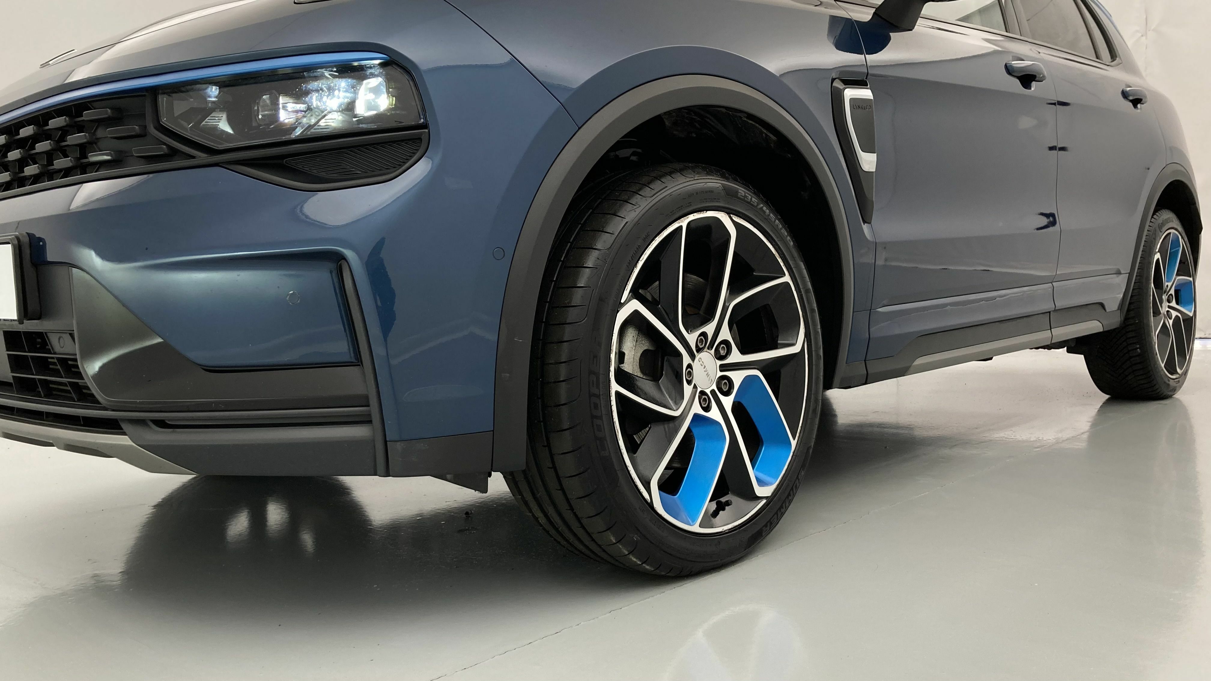 lynk&co 1 nv 1.5 PHEV 261 2022 blue 26