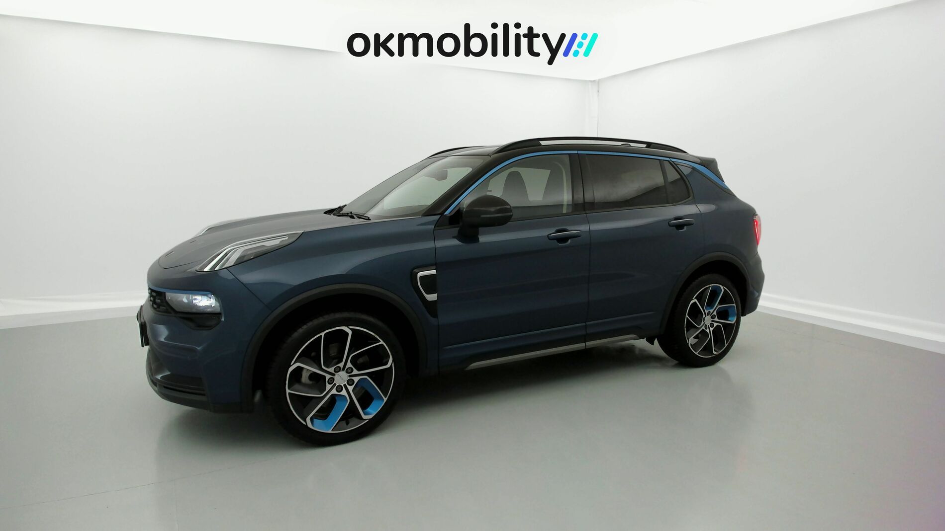 lynk&co 1 nv 1.5 PHEV 261 2022 blue 5