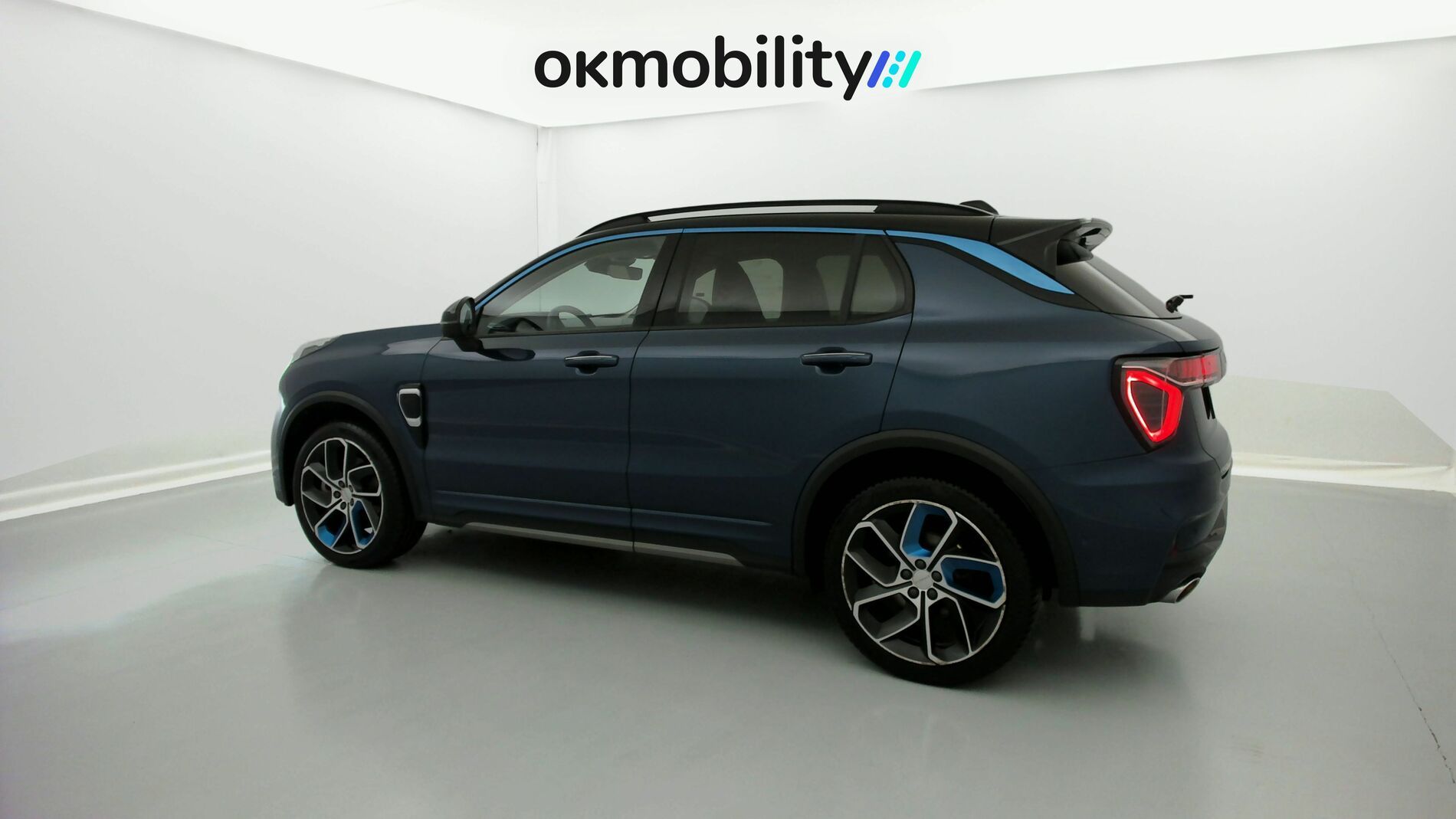 lynk&co 1 nv 1.5 PHEV 261 2022 blue 8