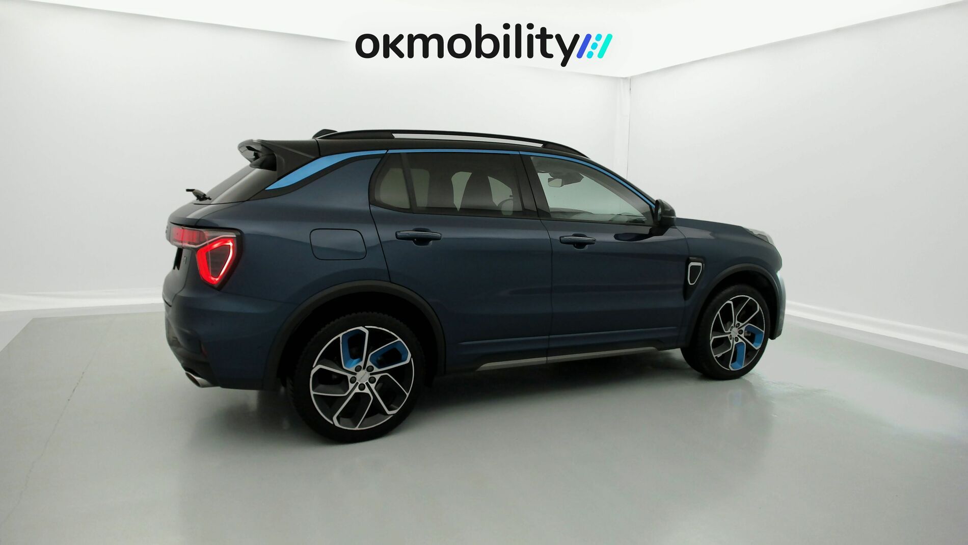 lynk&co 1 nv 1.5 PHEV 261 2022 blue 12