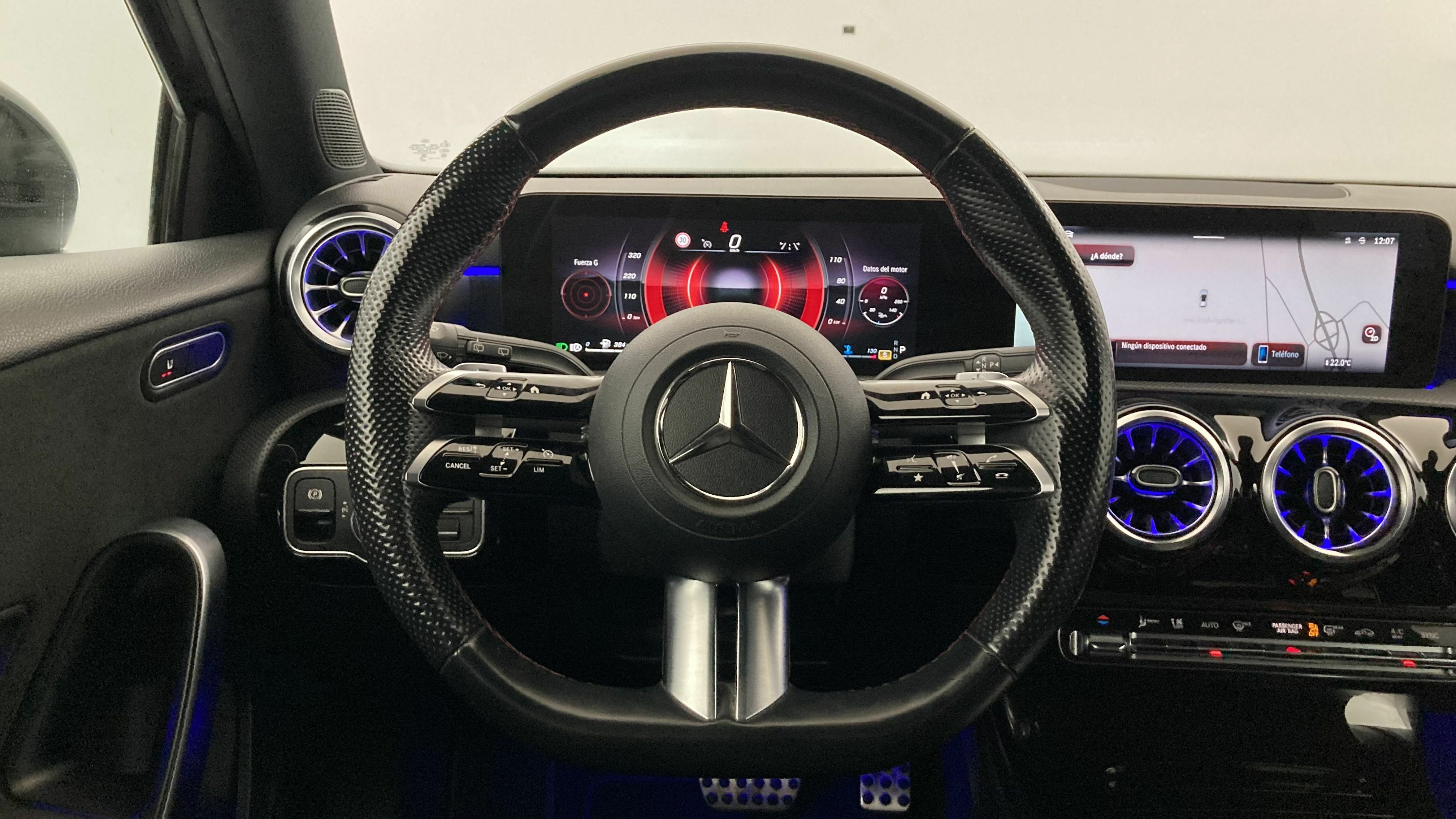 mercedes benz clase a amg line 200D 150 DCT 2023 gris montaña 17