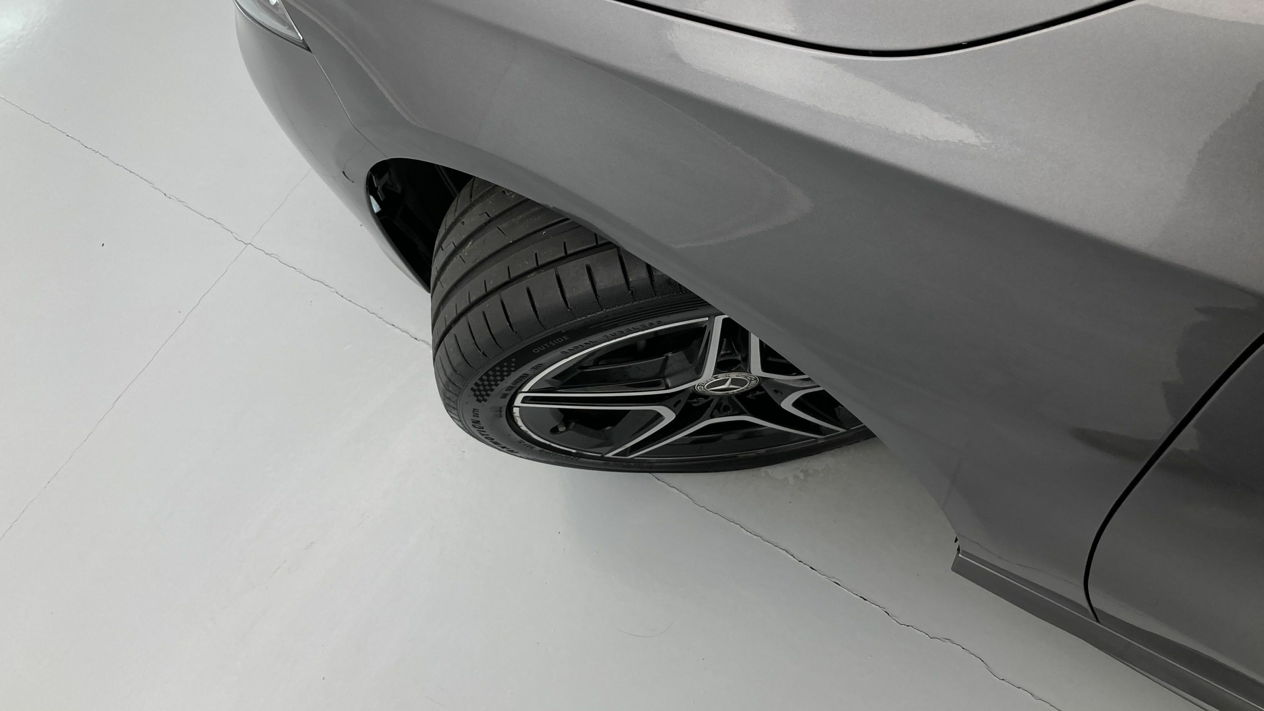 mercedes benz clase a amg line 200D 150 DCT 2023 gris montaña 28