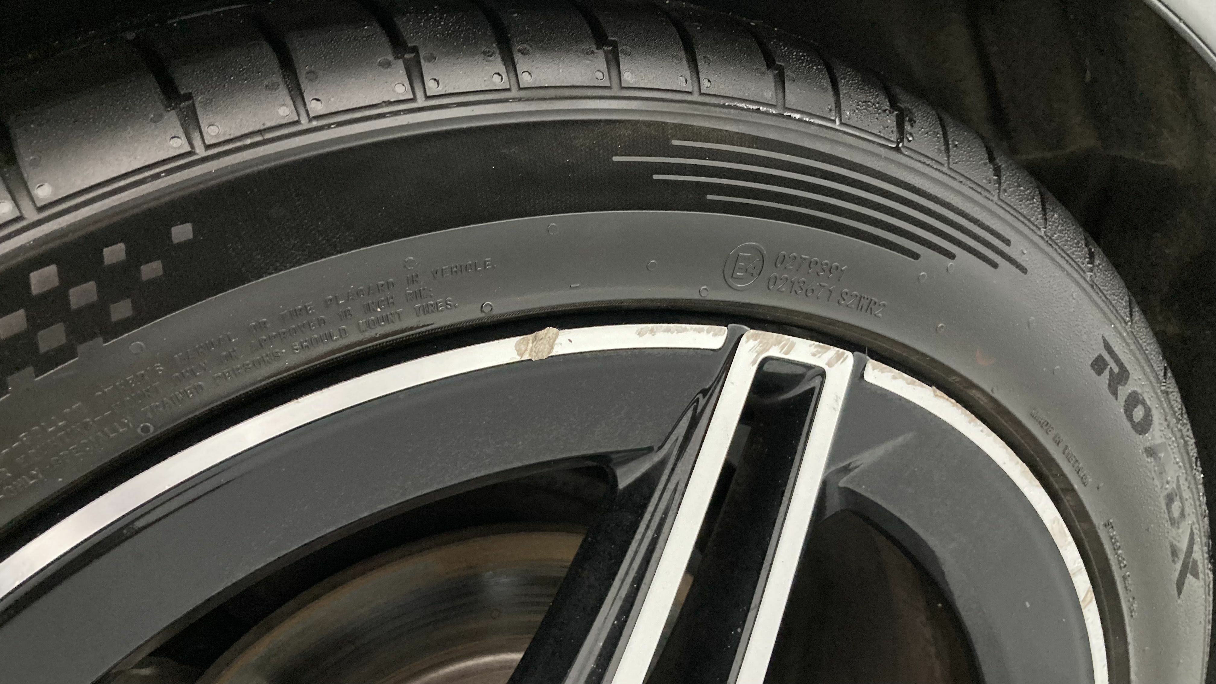 mercedes benz clase a amg line 200D 150 DCT 2023 gris montaña 33