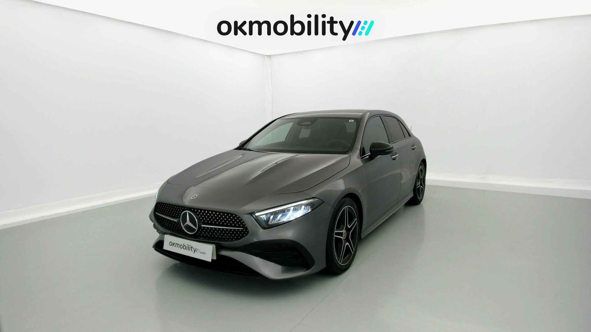 mercedes benz clase a amg line 200D 150 DCT 2023 gris montaña 1