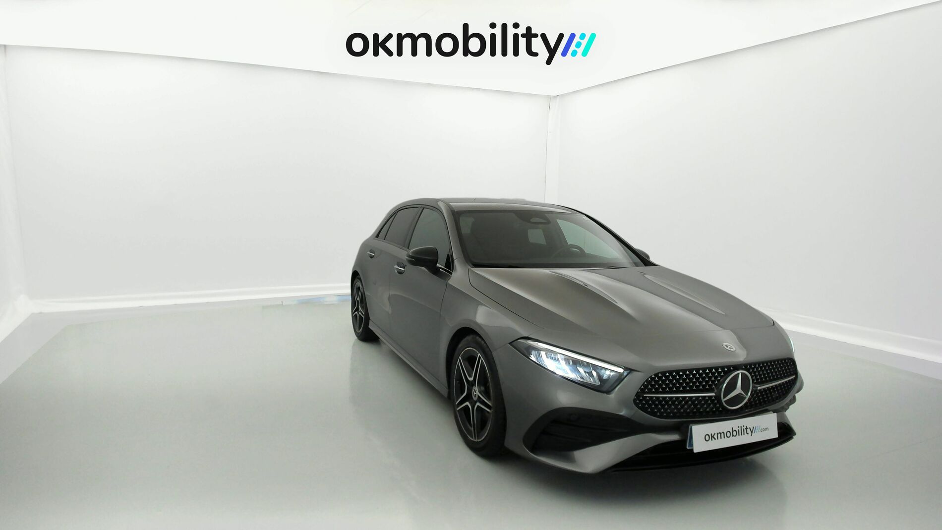 mercedes benz clase a amg line 200D 150 DCT 2023 gris montaña 3