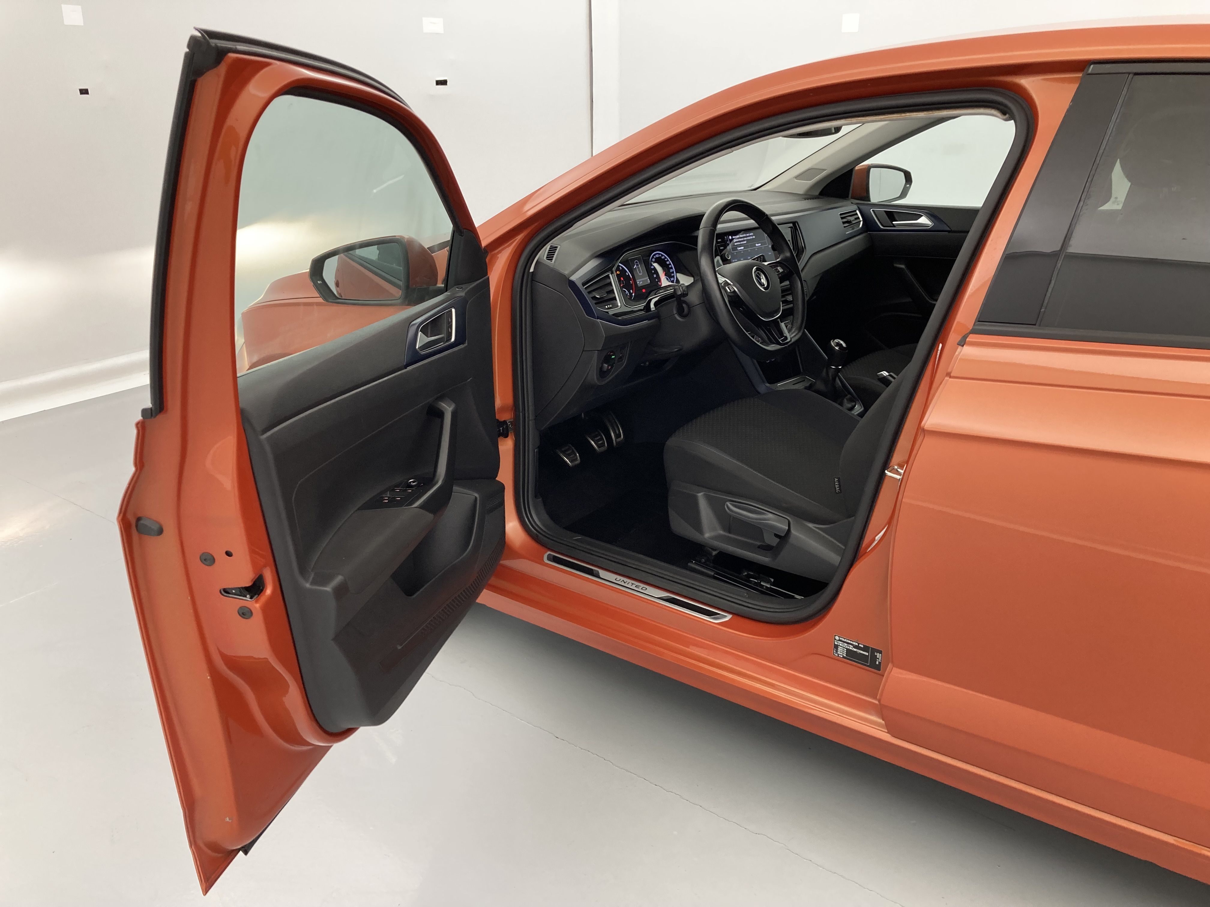 volkswagen polo united 1.0 TSI 95 2020 energetic orange metallic 16