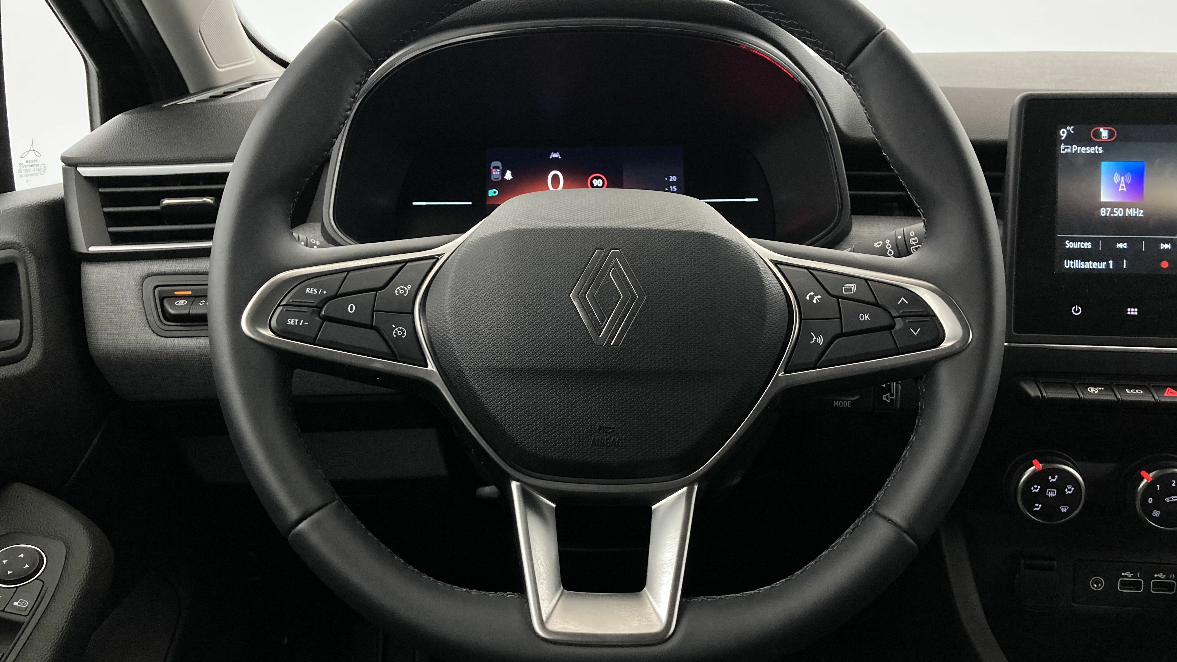 renault clio evolution 1.5 DCI 100 2025 negro brillante 16