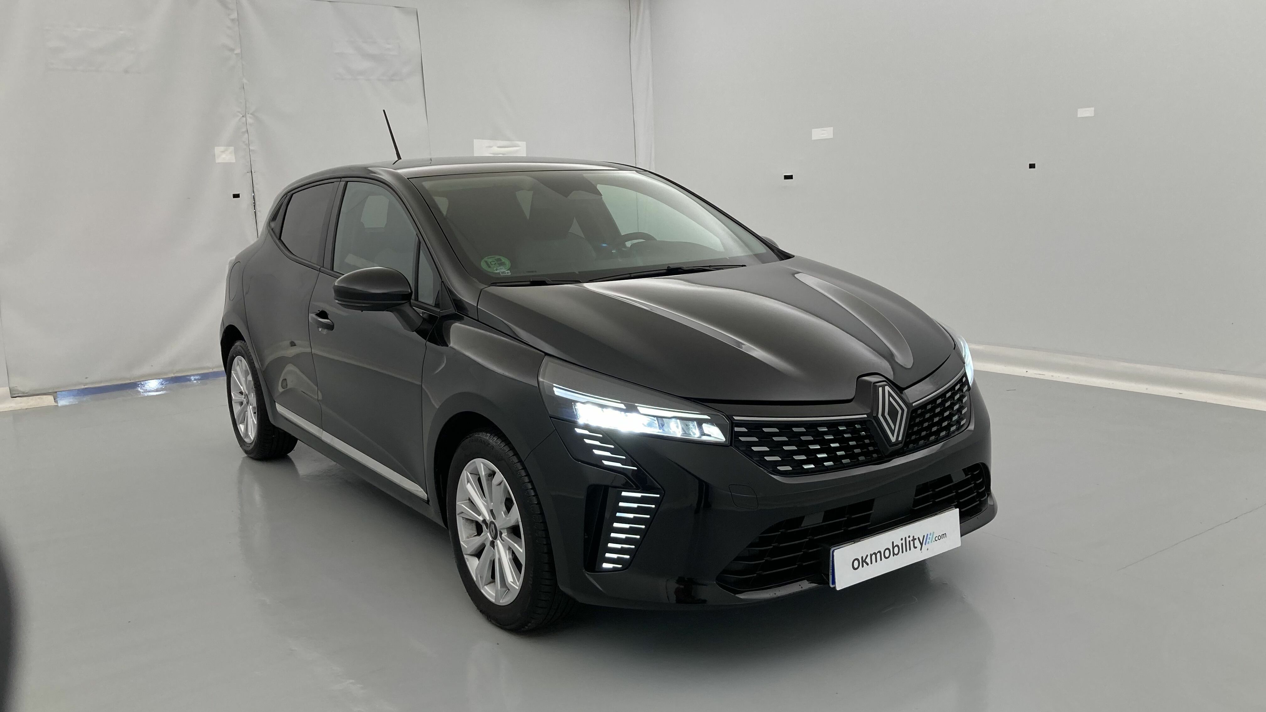 renault clio evolution 1.5 DCI 100 2025 negro brillante 22