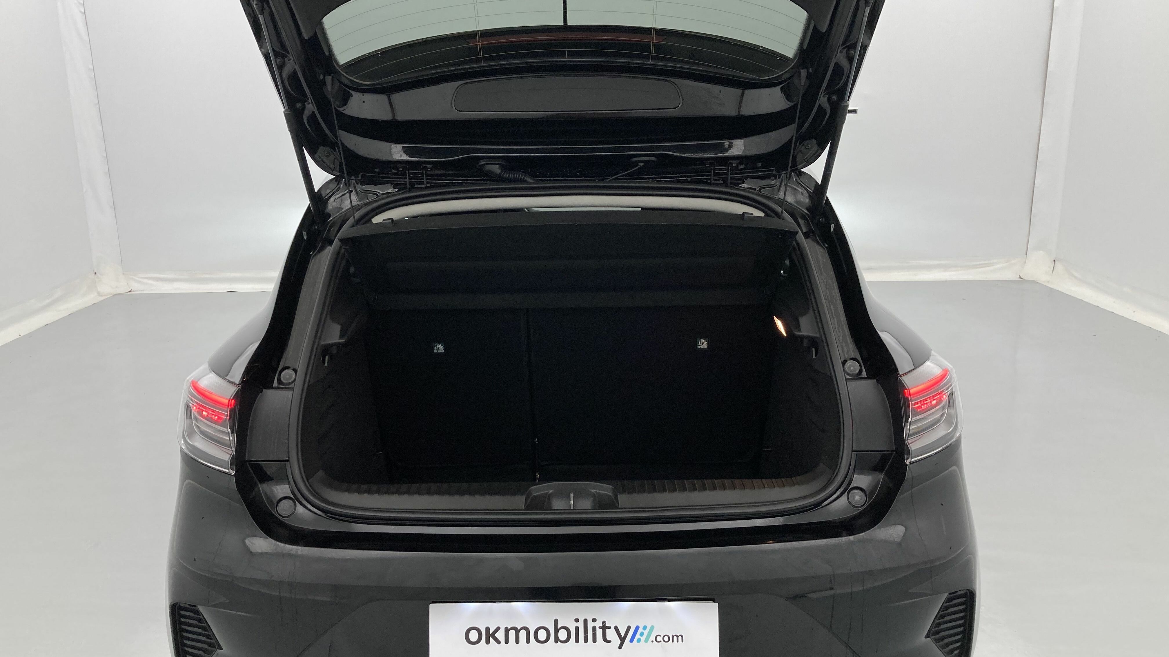 renault clio evolution 1.5 DCI 100 2025 negro brillante 23