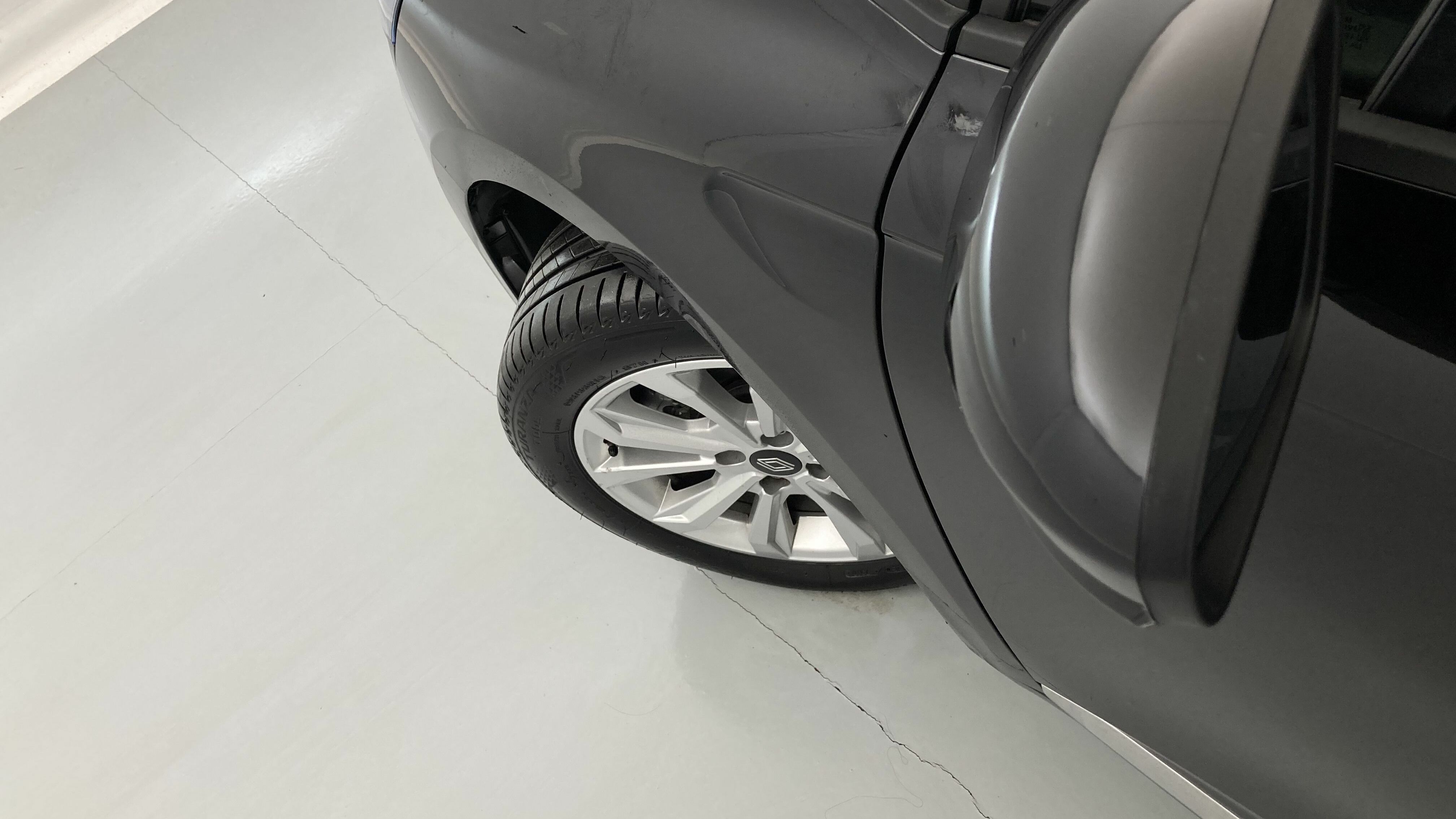 renault clio evolution 1.5 DCI 100 2025 negro brillante 27