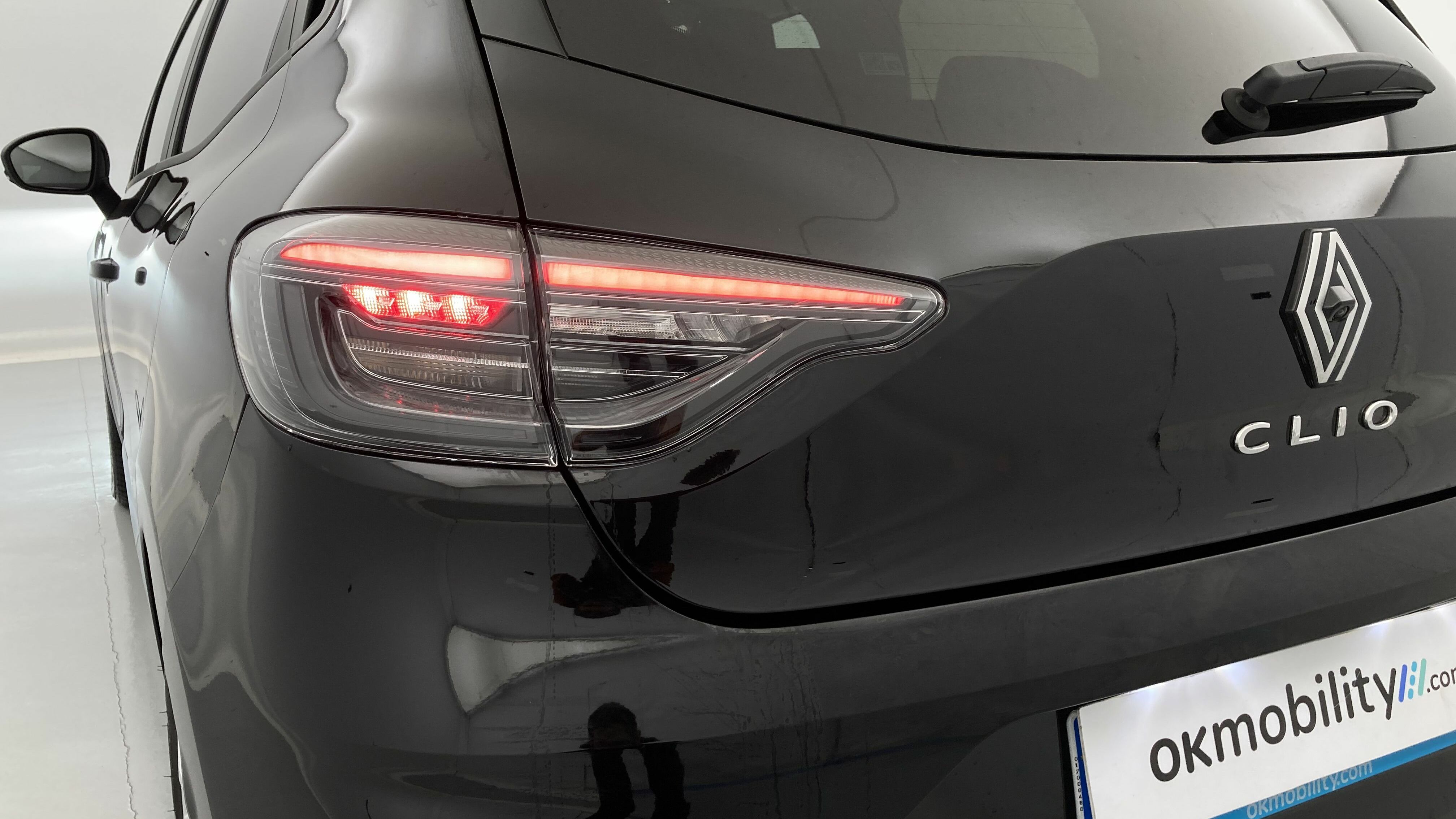 renault clio evolution 1.5 DCI 100 2025 negro brillante 29