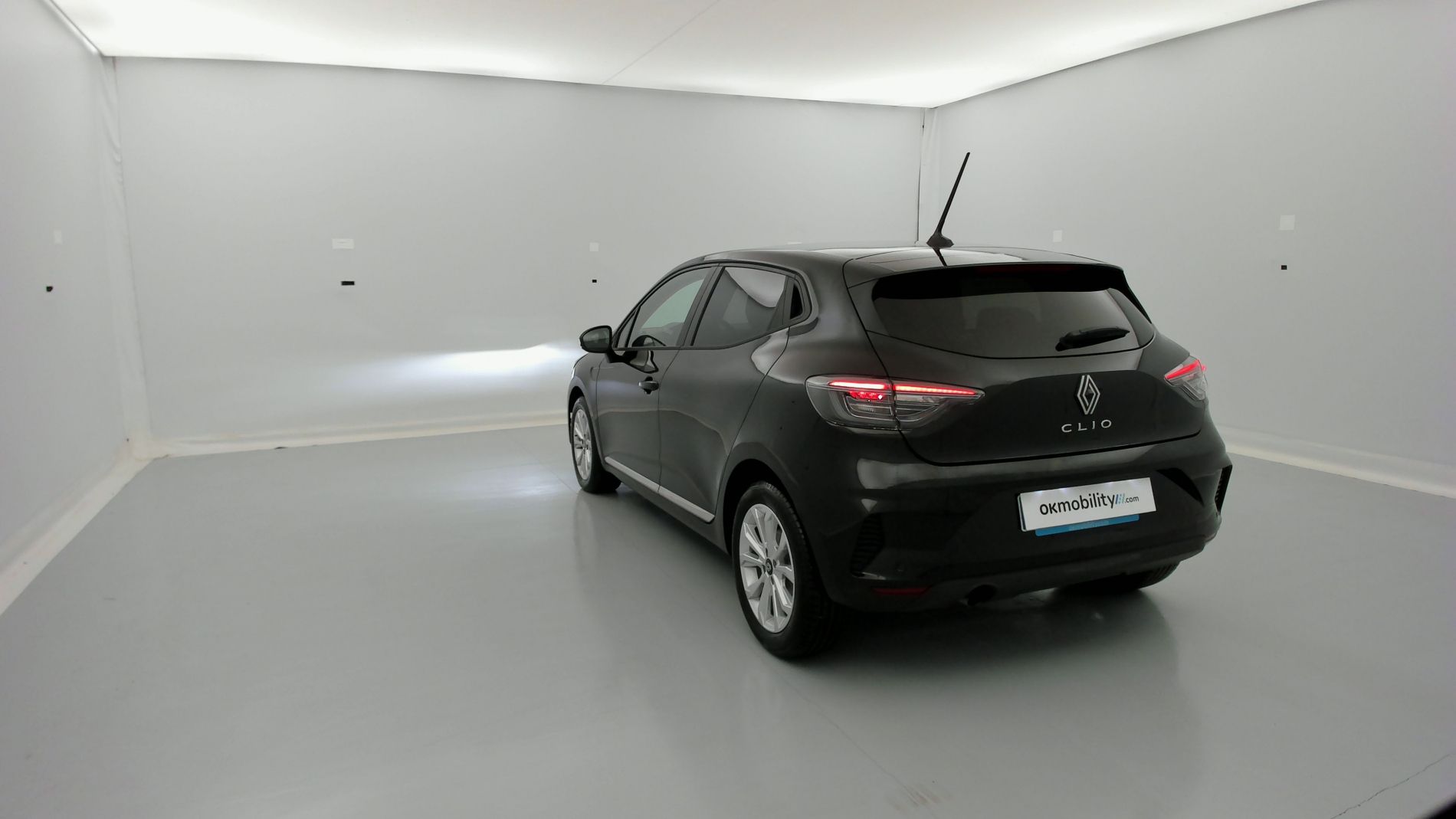 renault clio evolution 1.5 DCI 100 2025 negro brillante 8