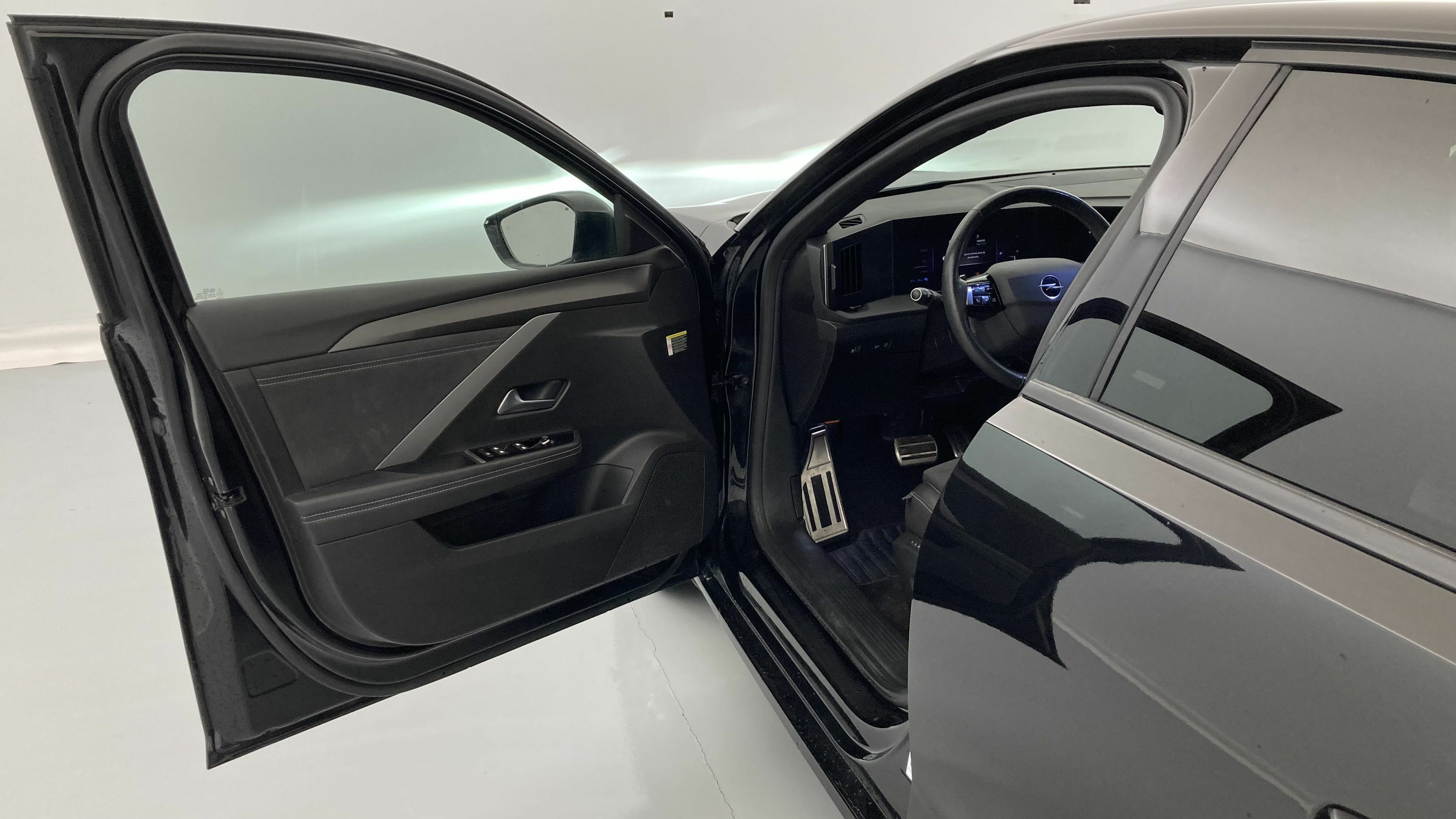 opel astra gs 1.6T PHEV 180 AT 2023 karbon black 13