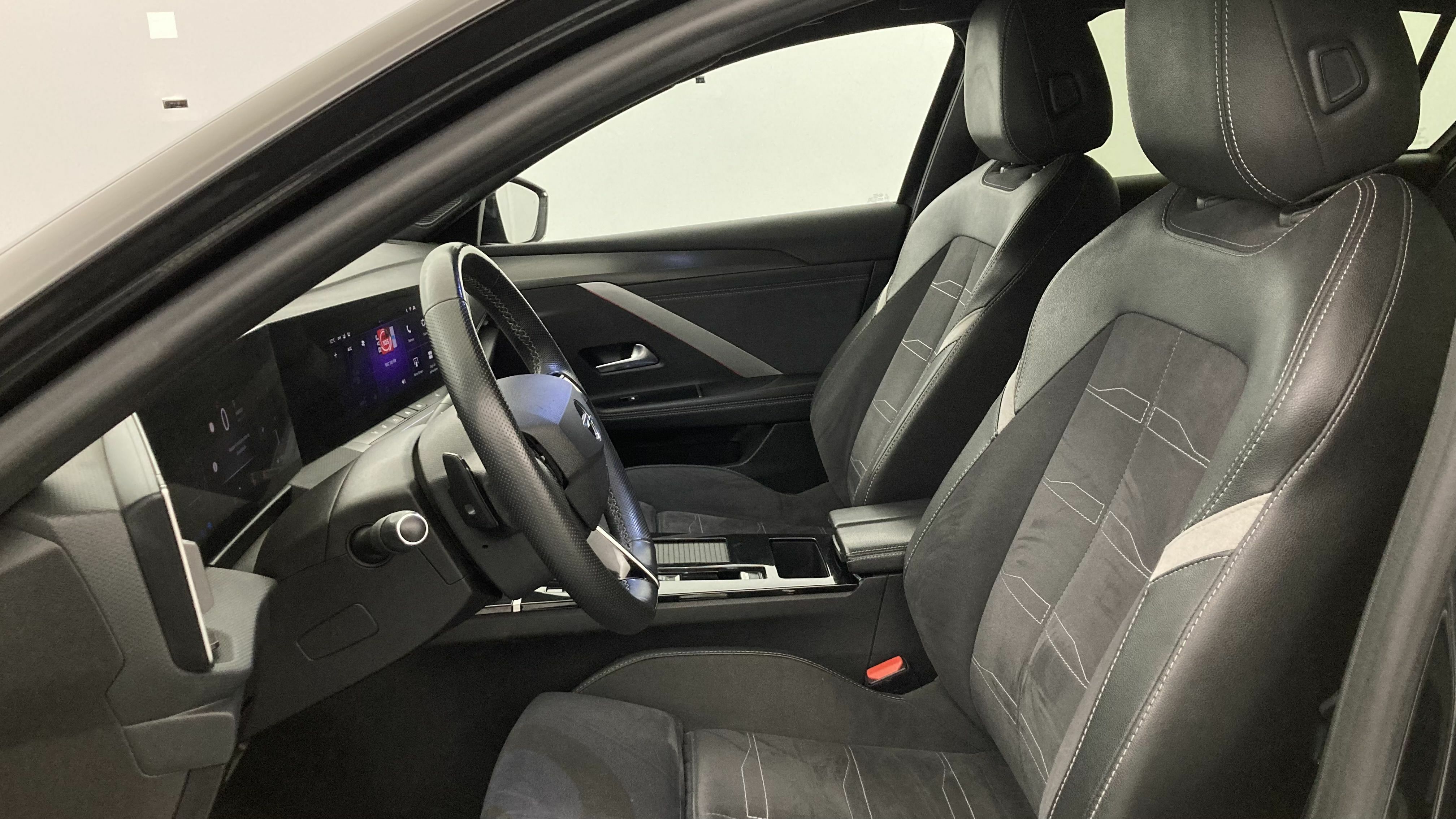 opel astra gs 1.6T PHEV 180 AT 2023 karbon black 14