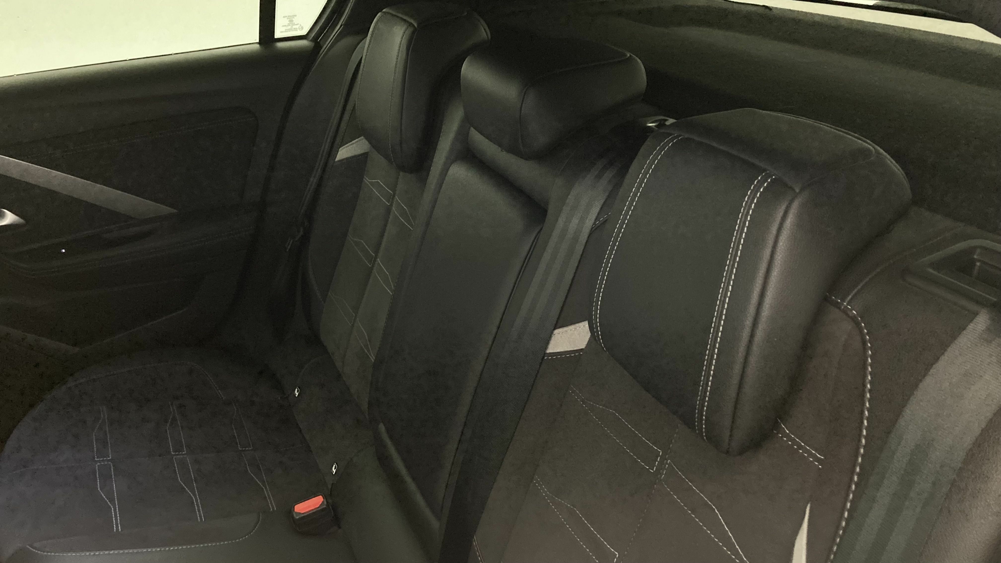 opel astra gs 1.6T PHEV 180 AT 2023 karbon black 21