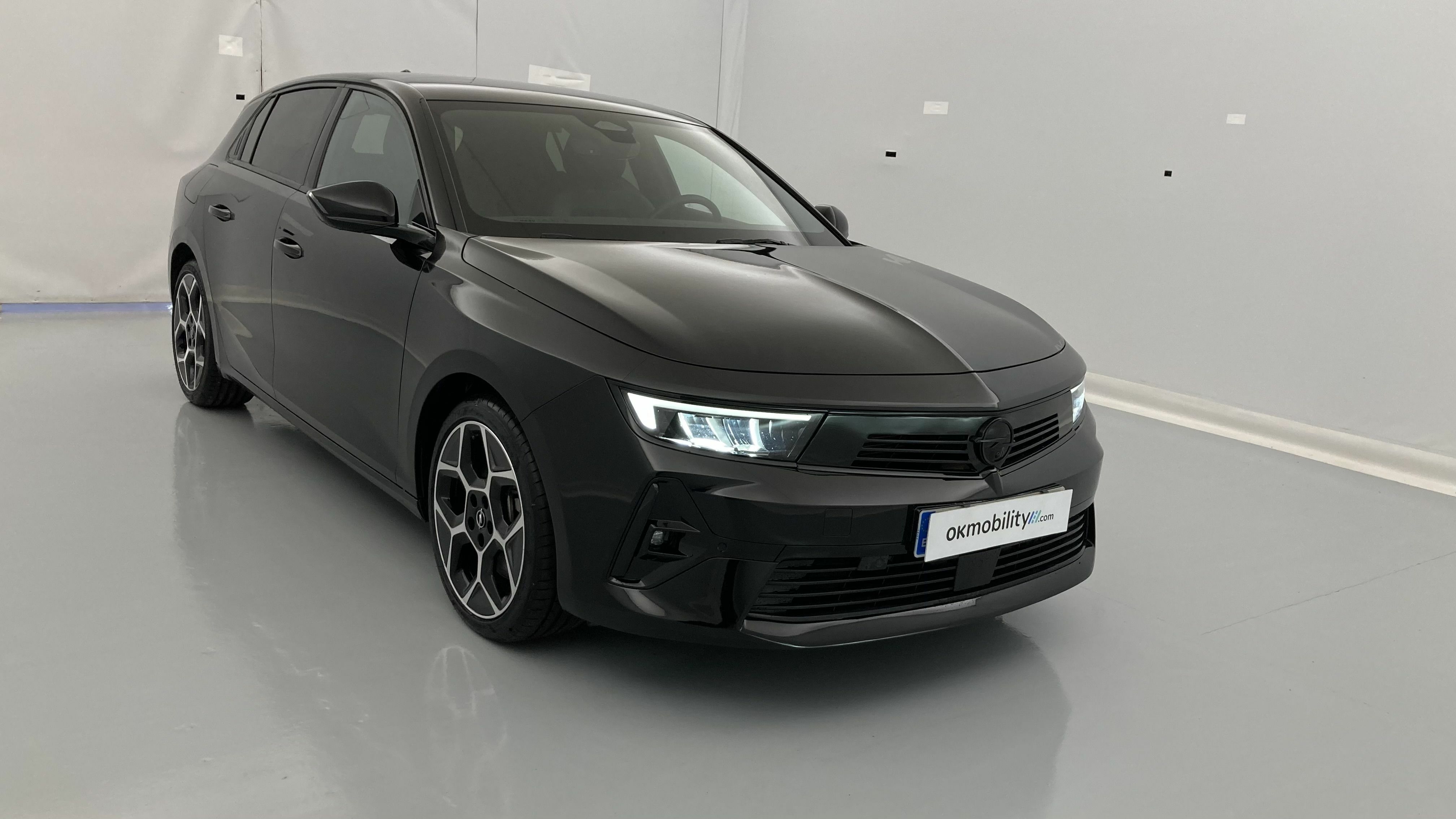 opel astra gs 1.6T PHEV 180 AT 2023 karbon black 23