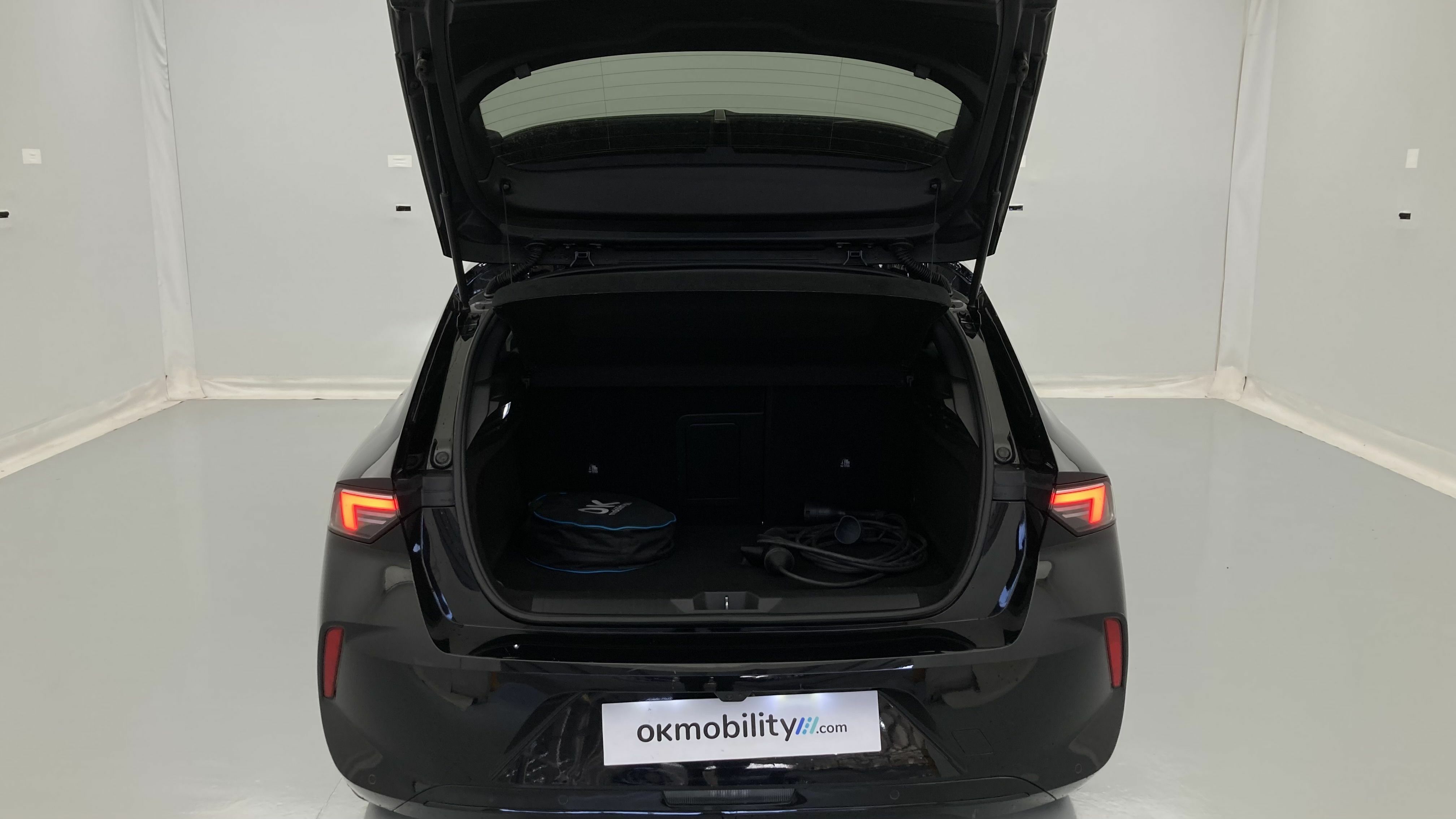 opel astra gs 1.6T PHEV 180 AT 2023 karbon black 24