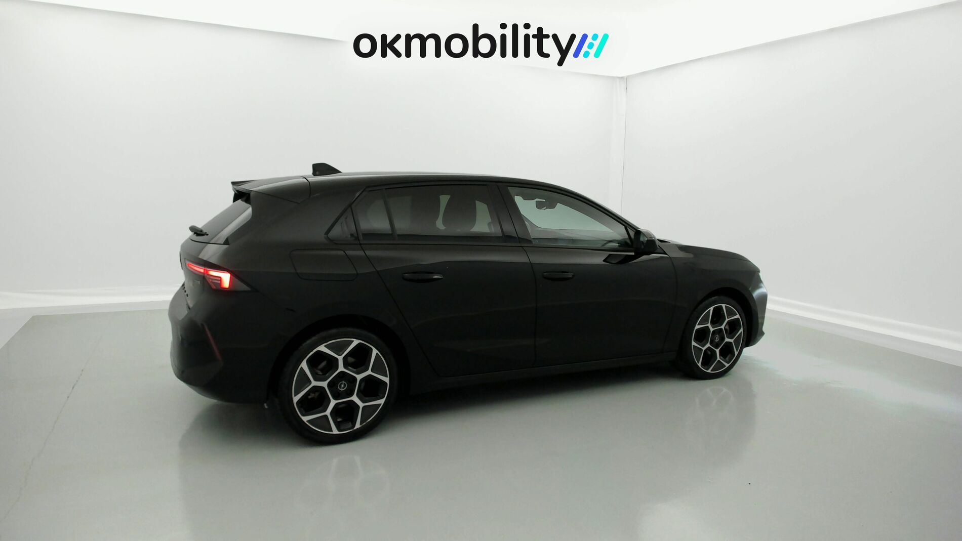 opel astra gs 1.6T PHEV 180 AT 2023 karbon black 12