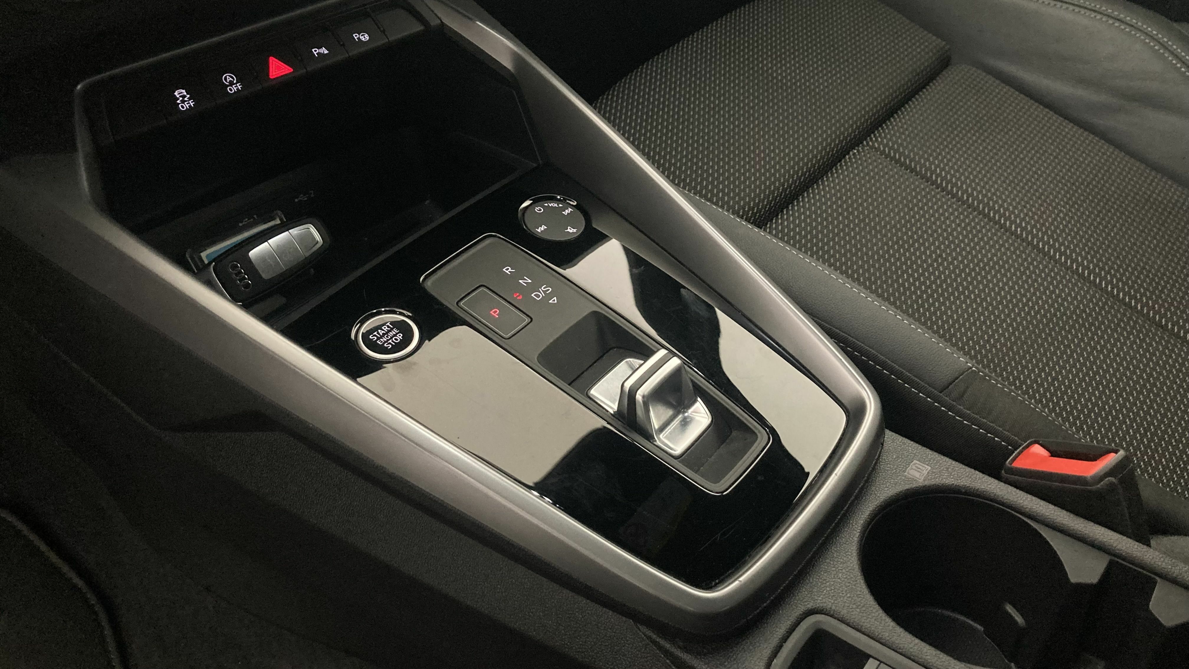 audi a3 sportback s line 35 TFSI 150 STRONIC 2024 gletscherweiss metallic 19