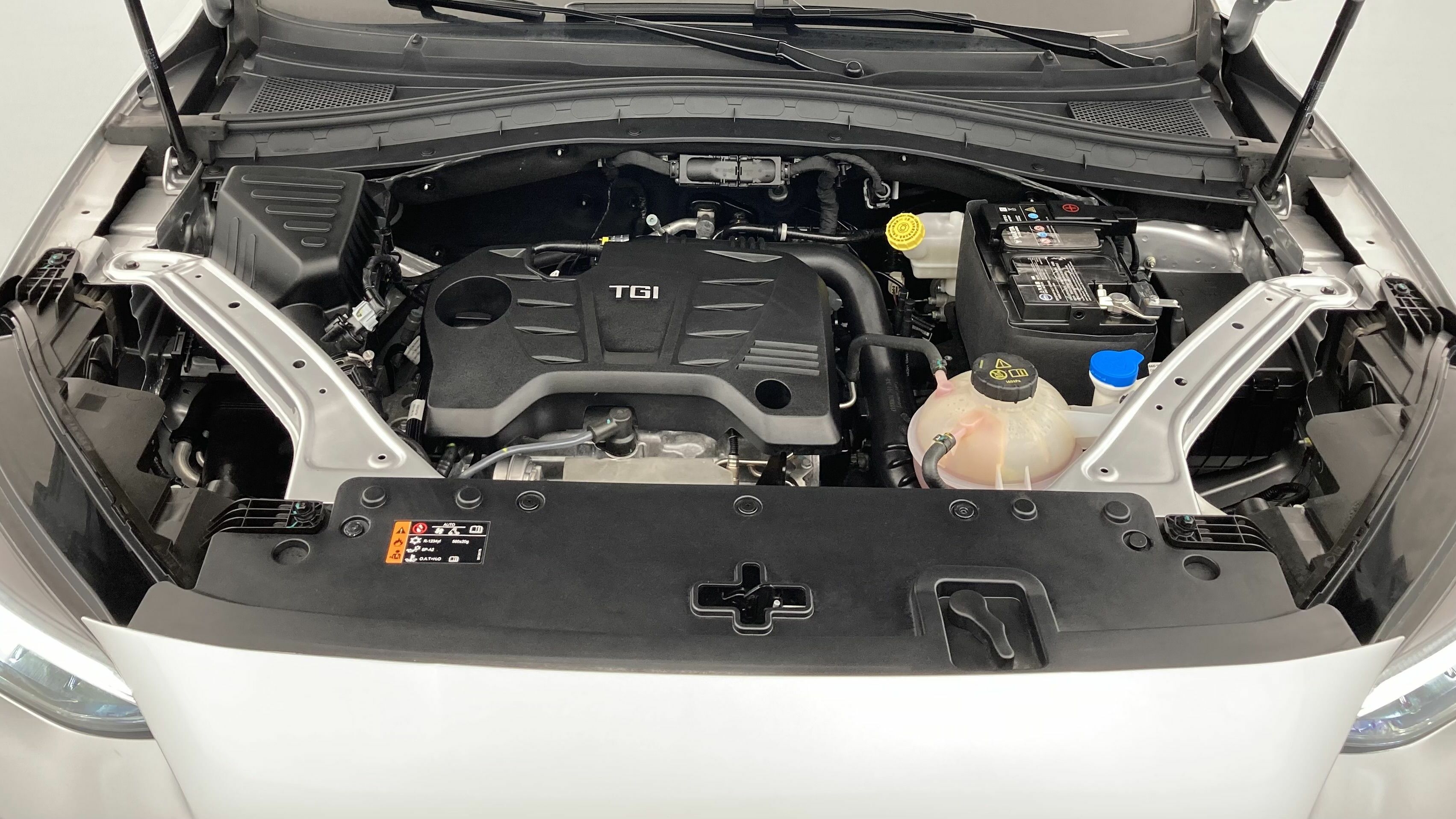 mg hs luxury 1.5 T-GDI 162 AT 2024 medal silver 25