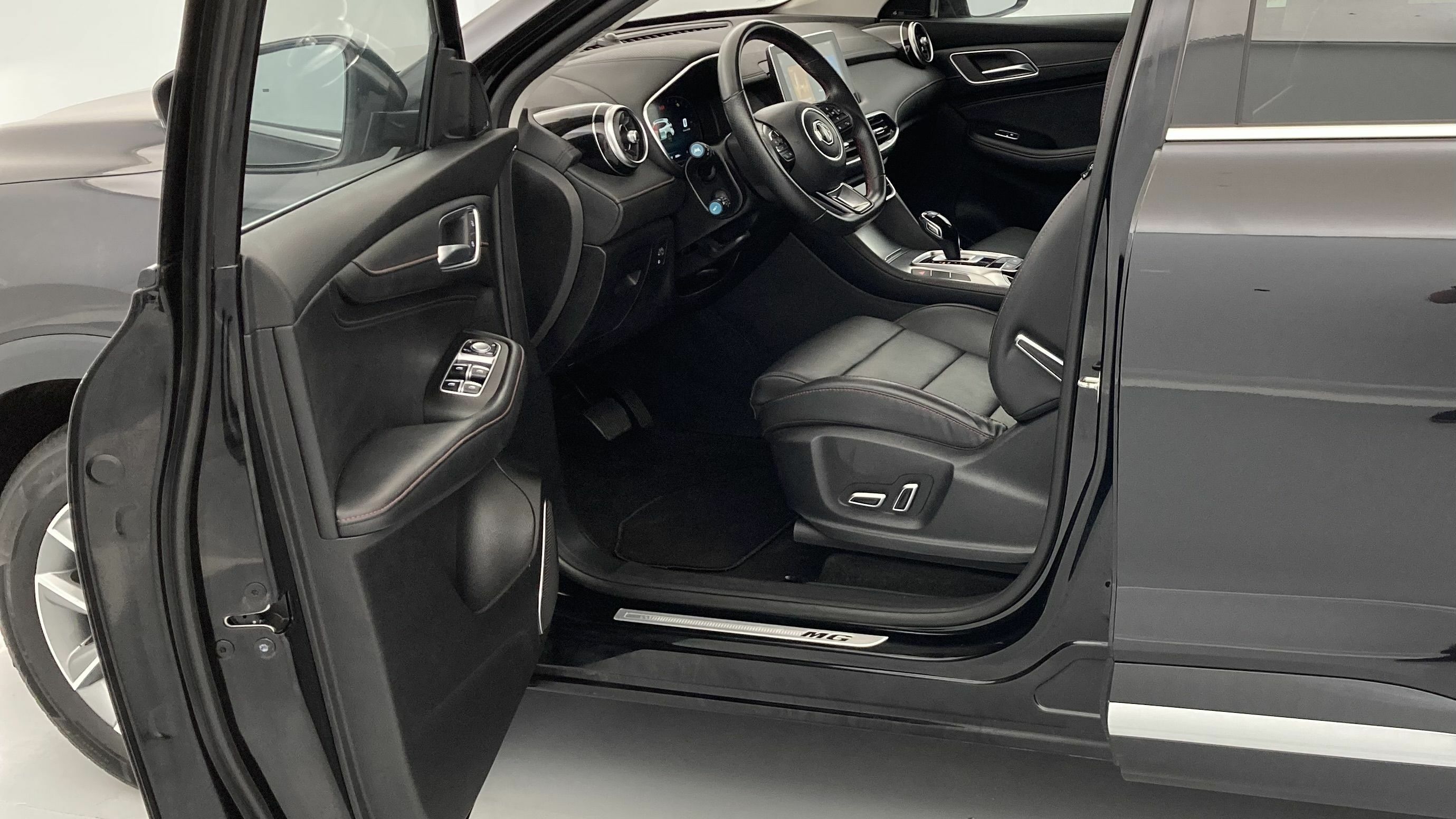 mg hs comfort 1.5 T-GDI 162 AT 2023 pebble black - pbc 14