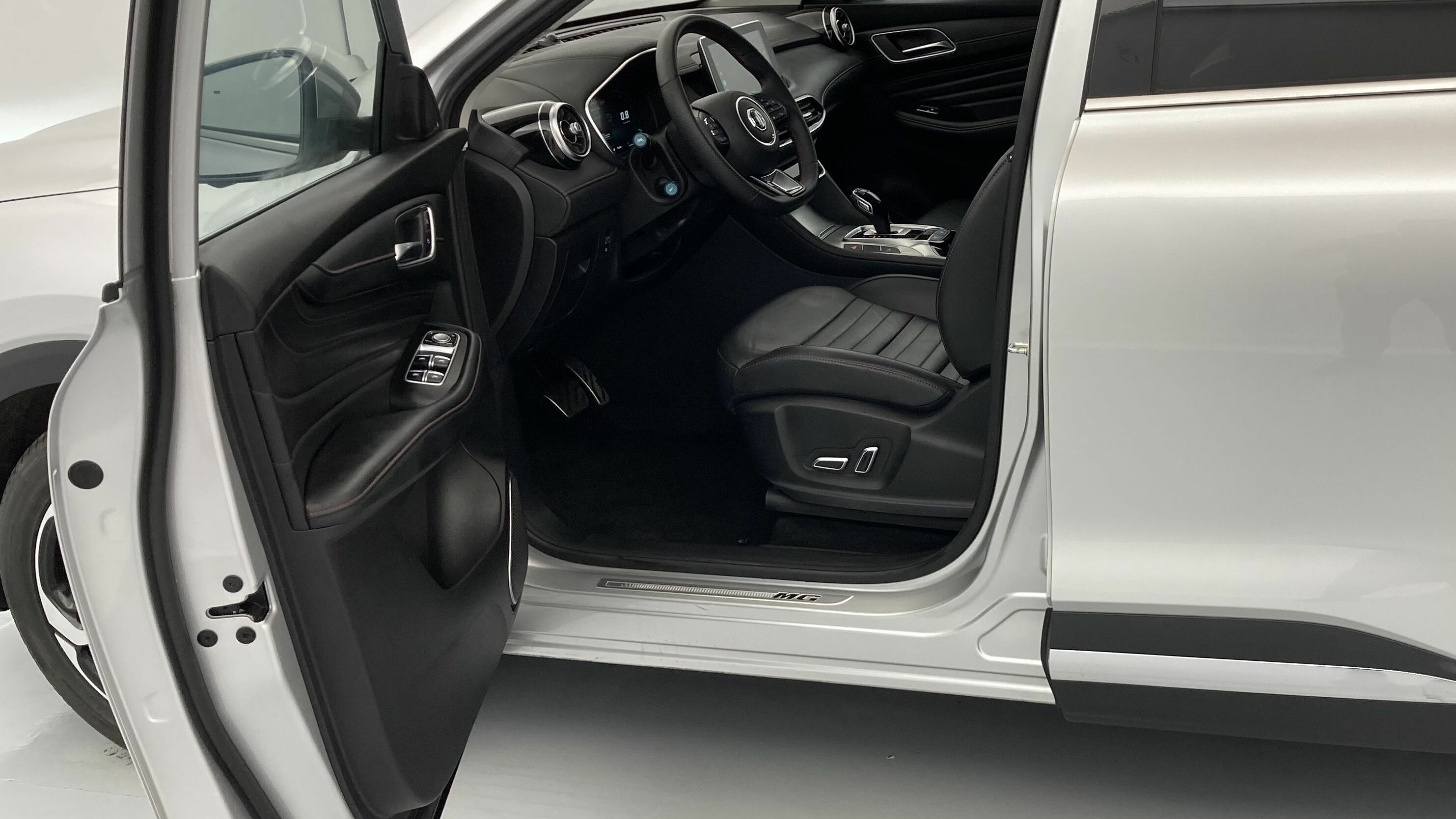 mg hs luxury 1.5 T-GDI 162 AT 2024 medal silver 13