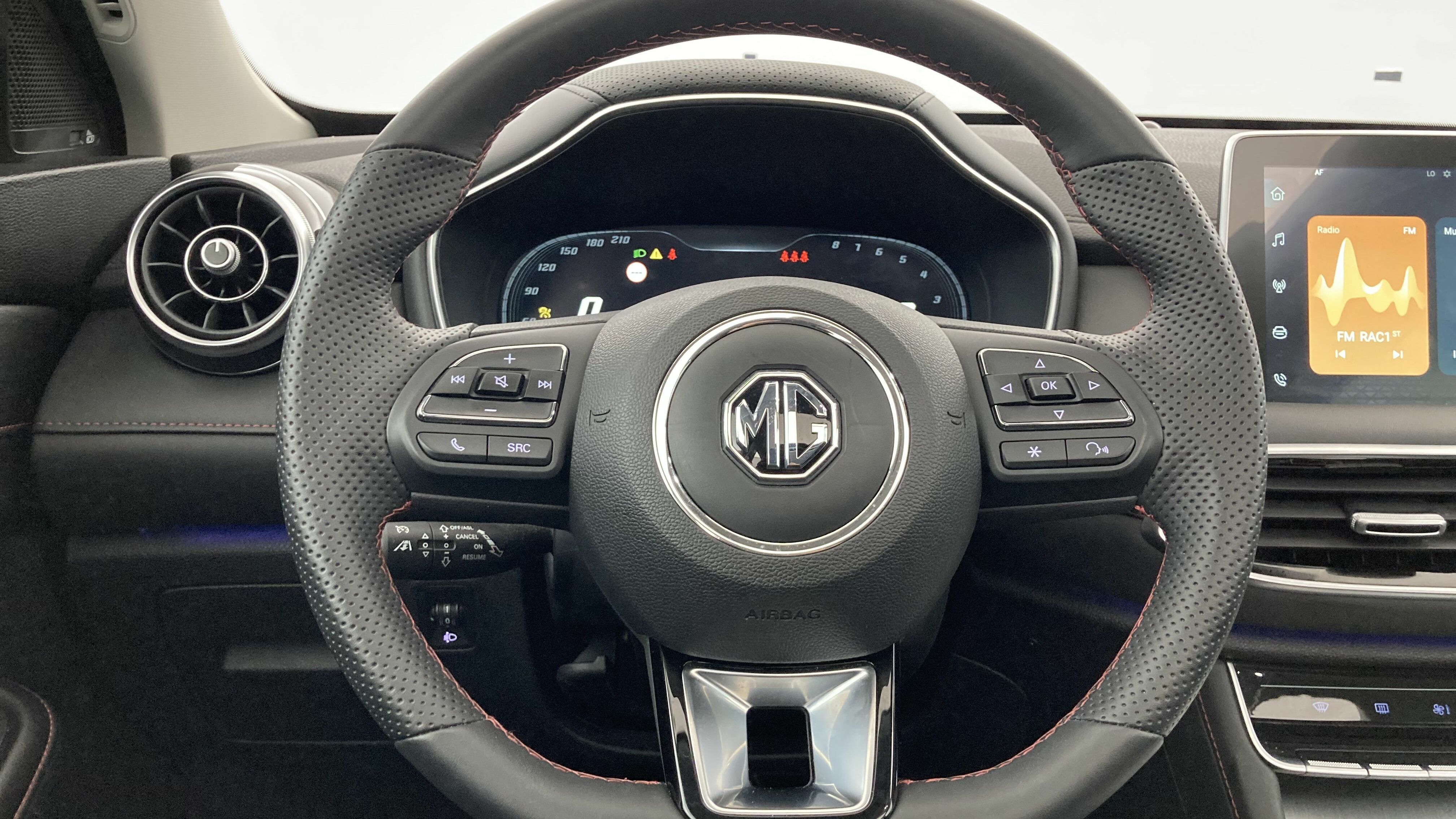 mg hs luxury 1.5 T-GDI 162 AT 2024 medal silver 17