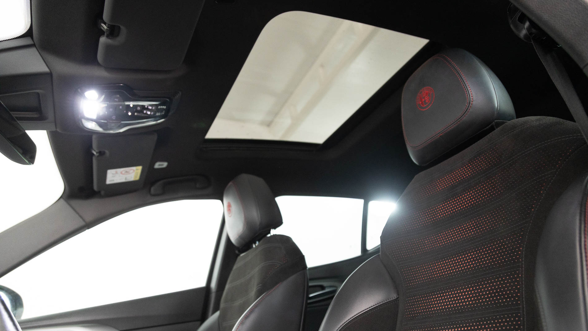 alfa romeo tonale veloce 1.5 MHEV FWD 160 2023 azul misano 20