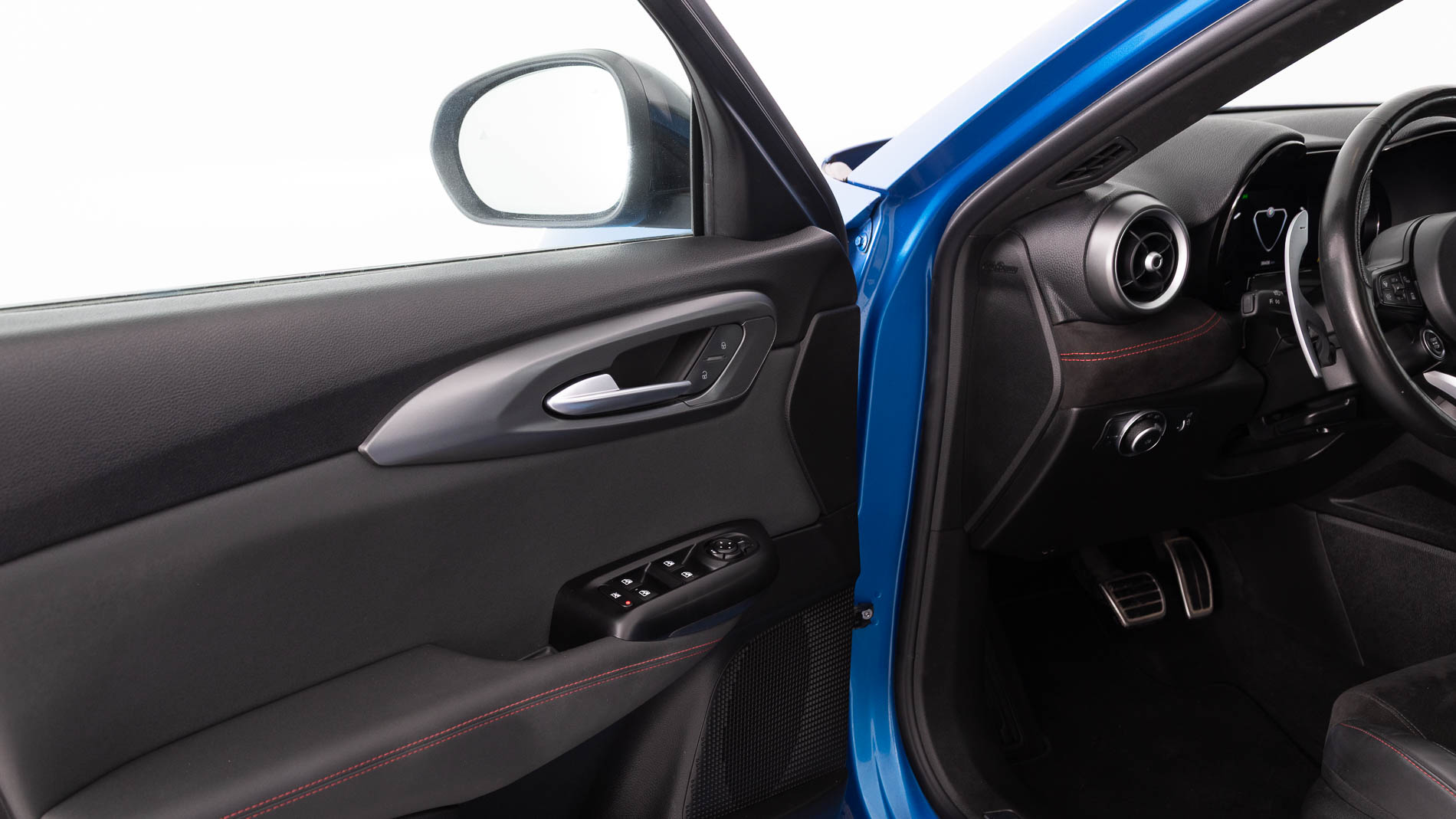 alfa romeo tonale veloce 1.5 MHEV FWD 160 2023 azul misano 24