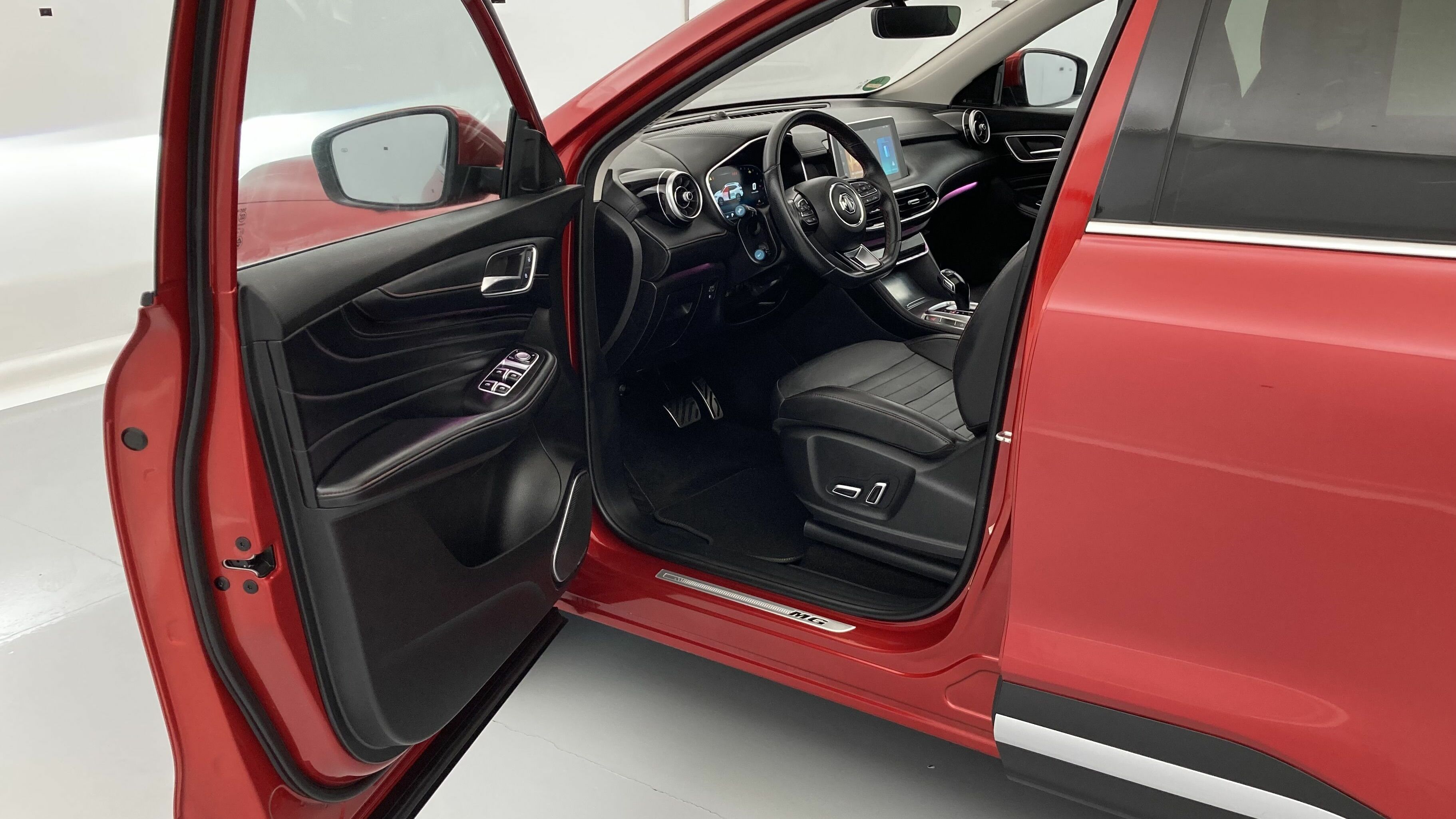 mg hs luxury 1.5 T-GDI 162 AT 2023 diamond red - rsj 14