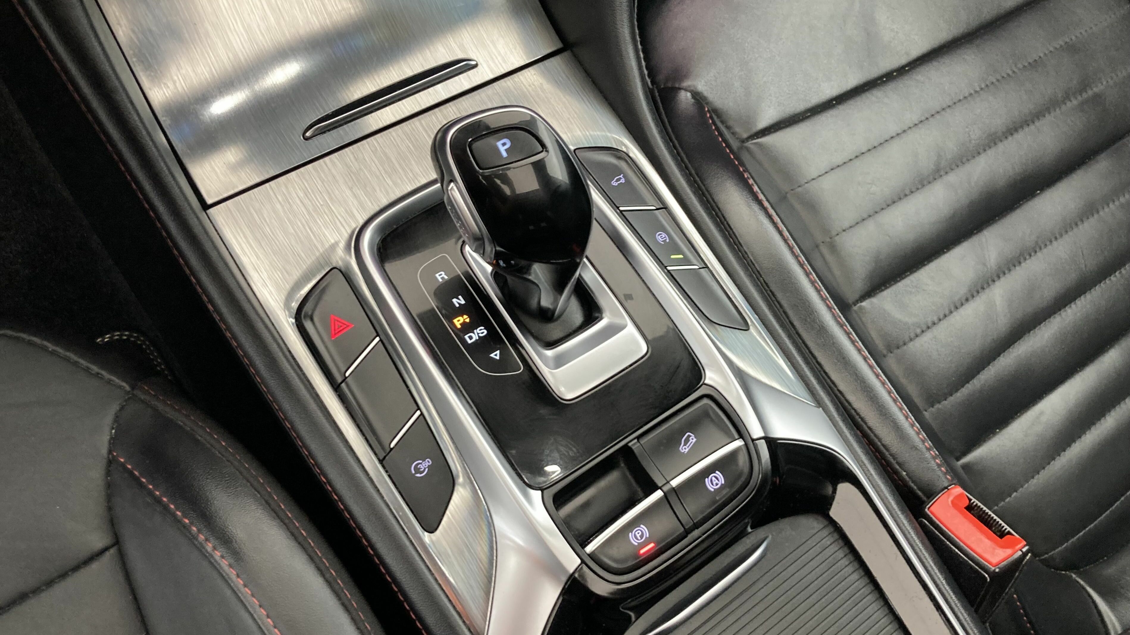 mg hs luxury 1.5 T-GDI 162 AT 2023 diamond red - rsj 21