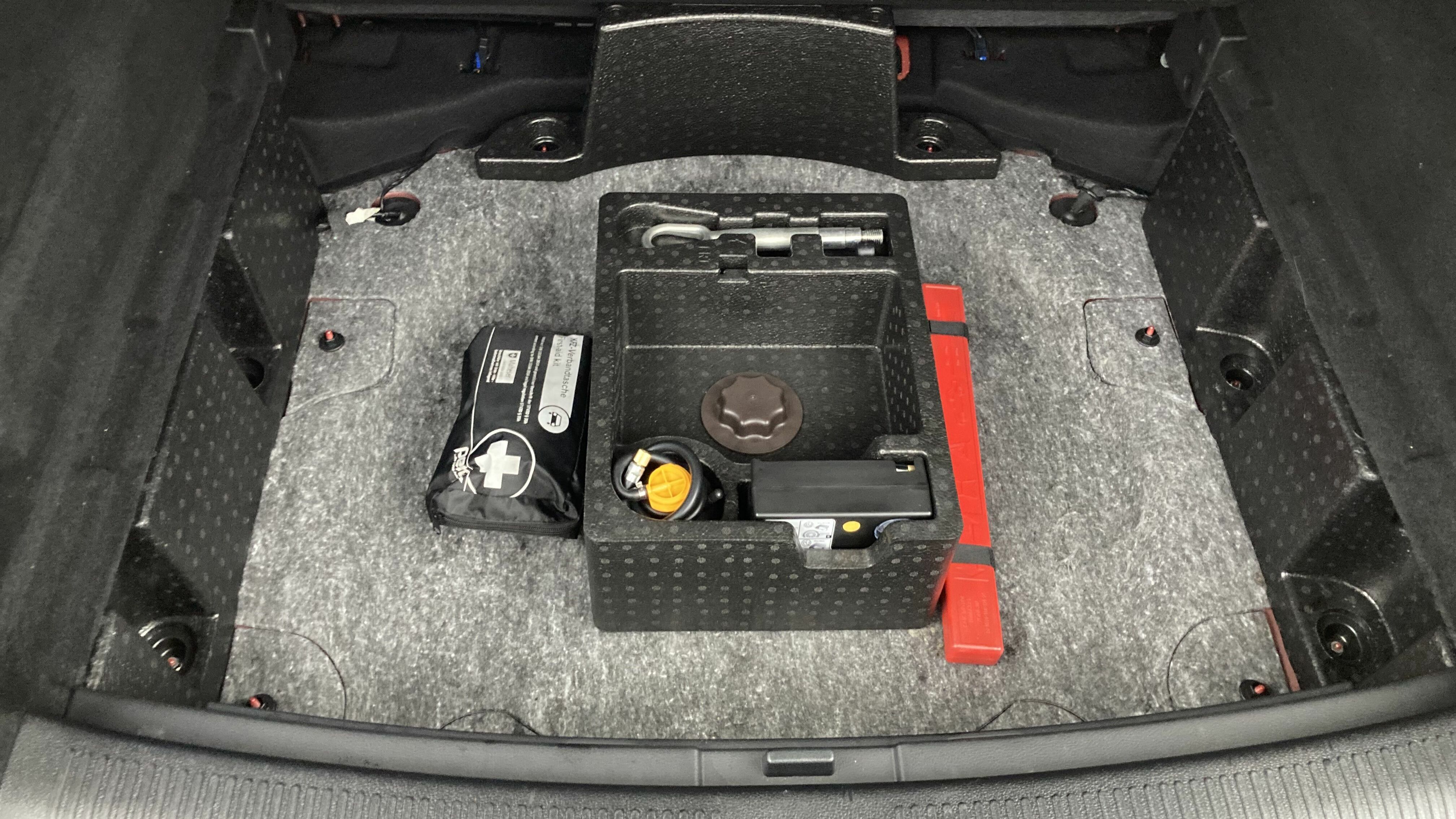 mg hs luxury 1.5 T-GDI 162 AT 2023 diamond red - rsj 24