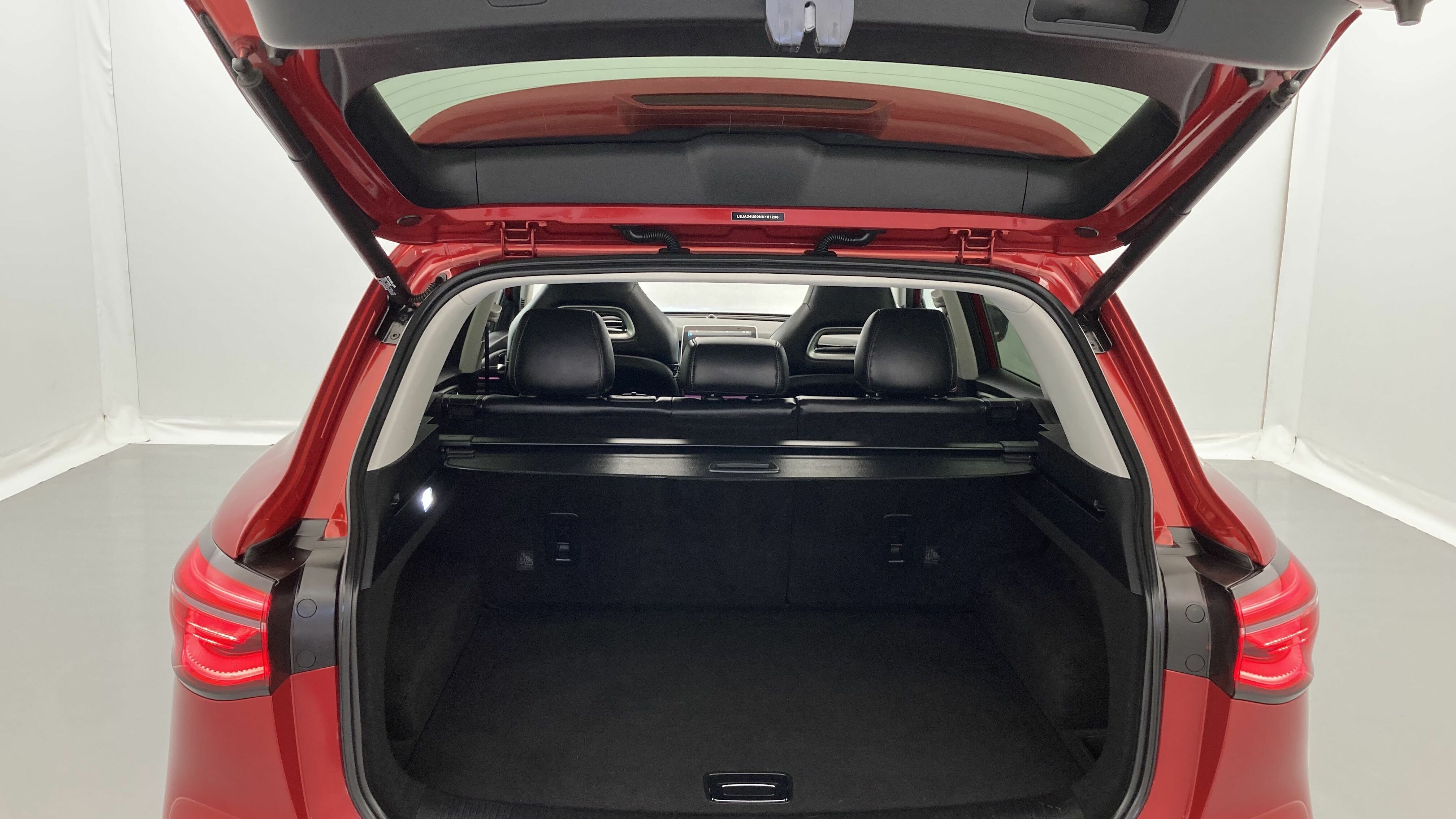 mg hs luxury 1.5 T-GDI 162 AT 2023 diamond red - rsj 25