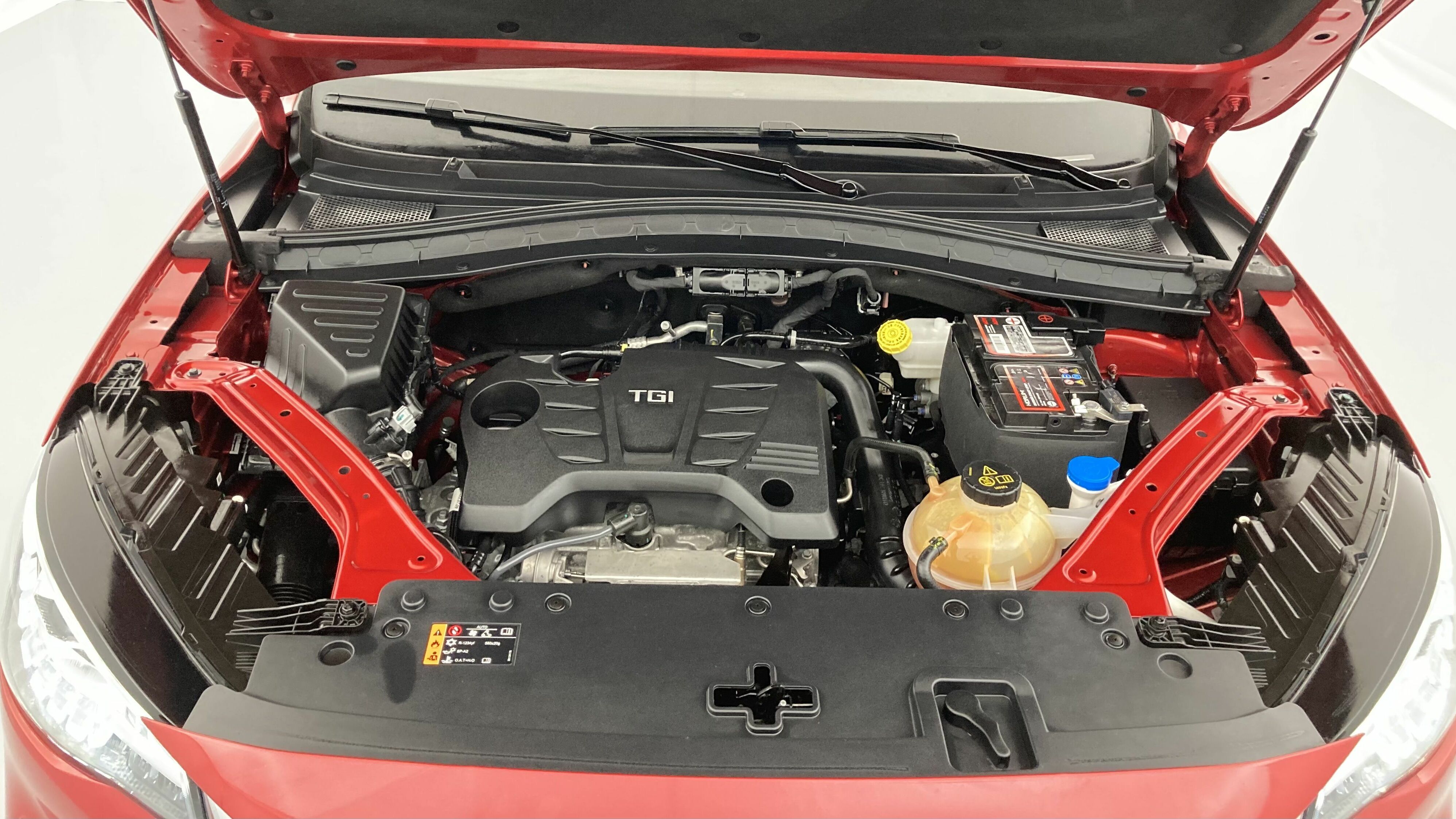 mg hs luxury 1.5 T-GDI 162 AT 2023 diamond red - rsj 26