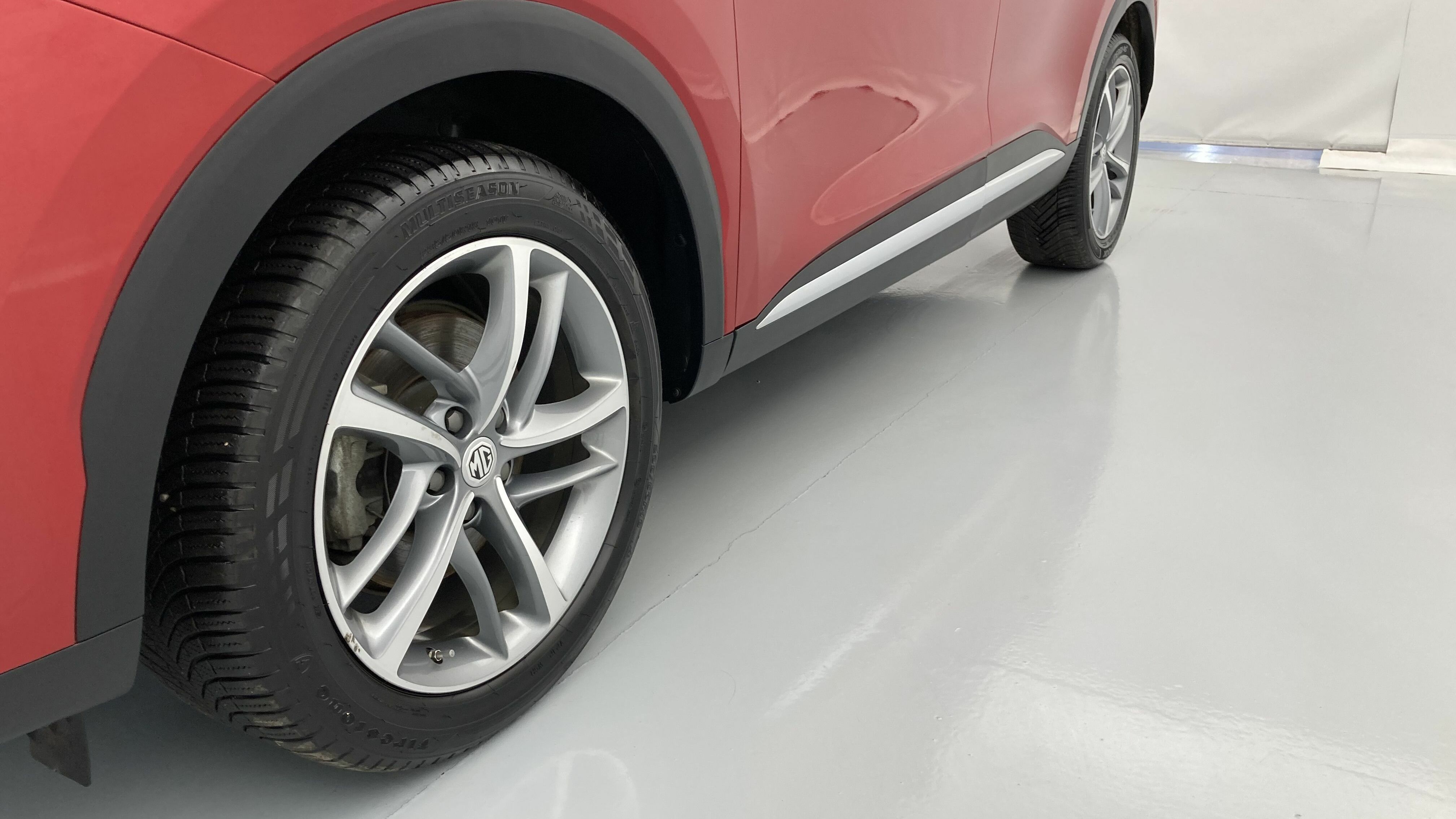 mg hs luxury 1.5 T-GDI 162 AT 2023 diamond red - rsj 27