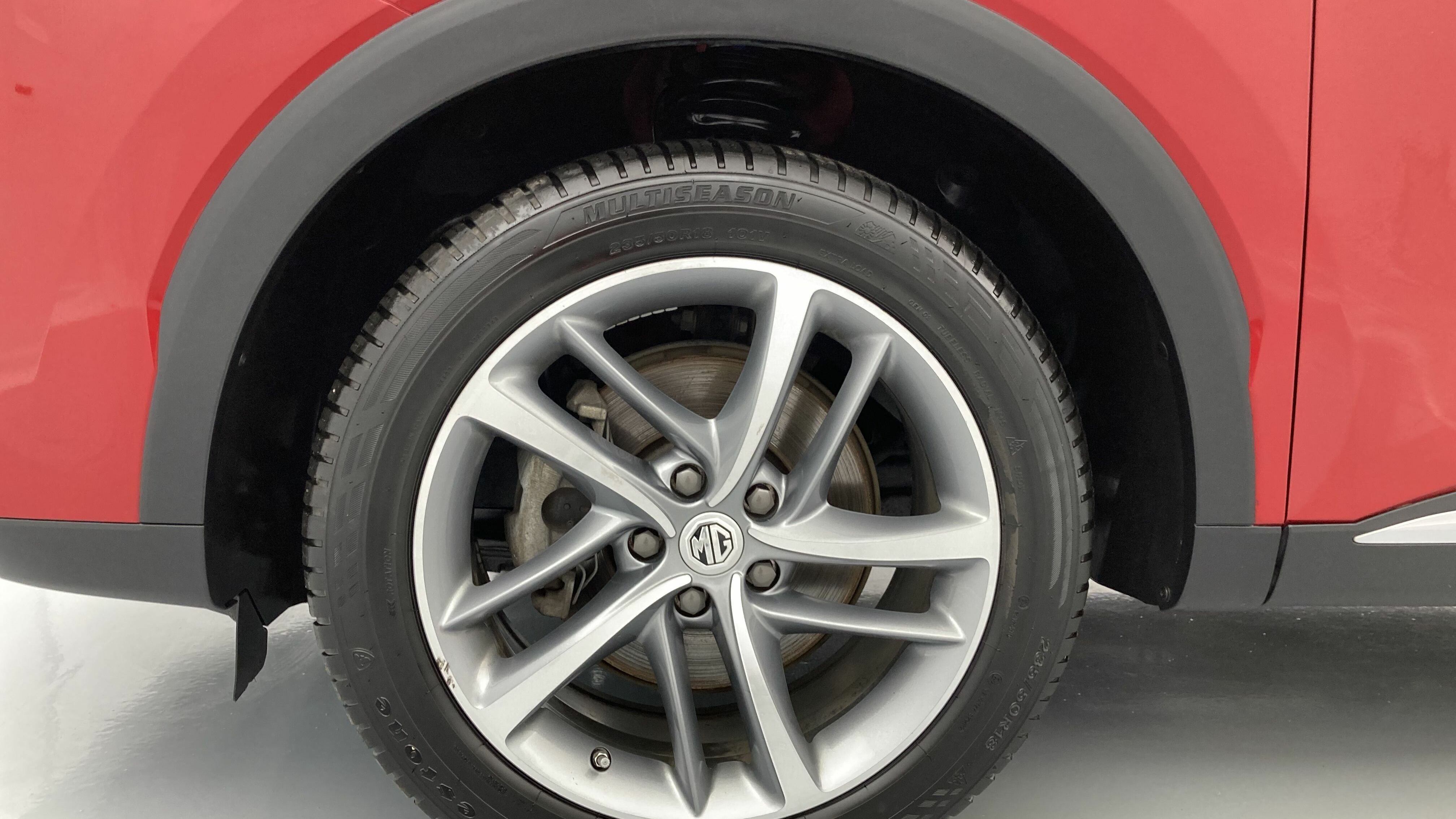 mg hs luxury 1.5 T-GDI 162 AT 2023 diamond red - rsj 28