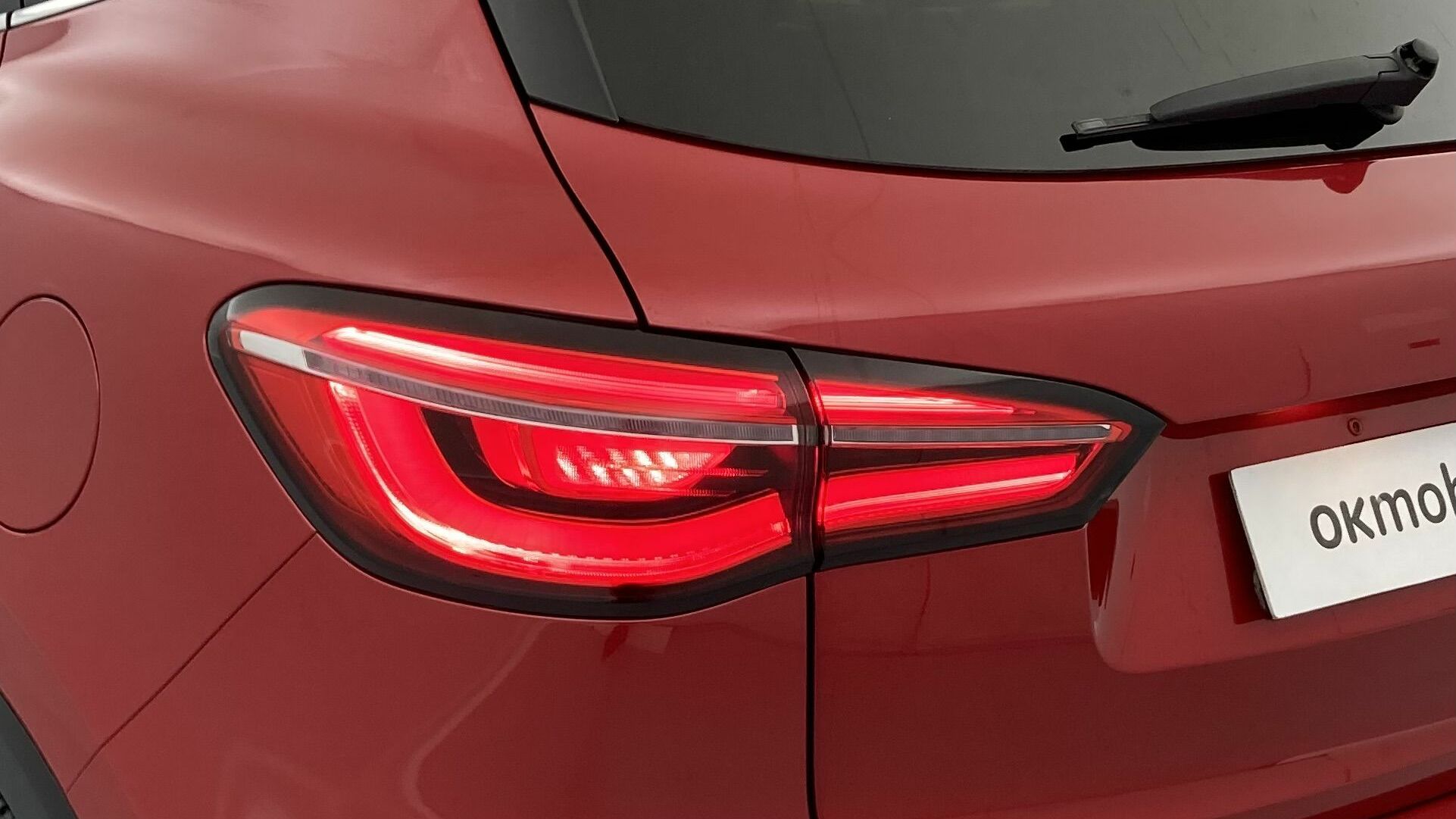 mg hs luxury 1.5 T-GDI 162 AT 2023 diamond red - rsj 31