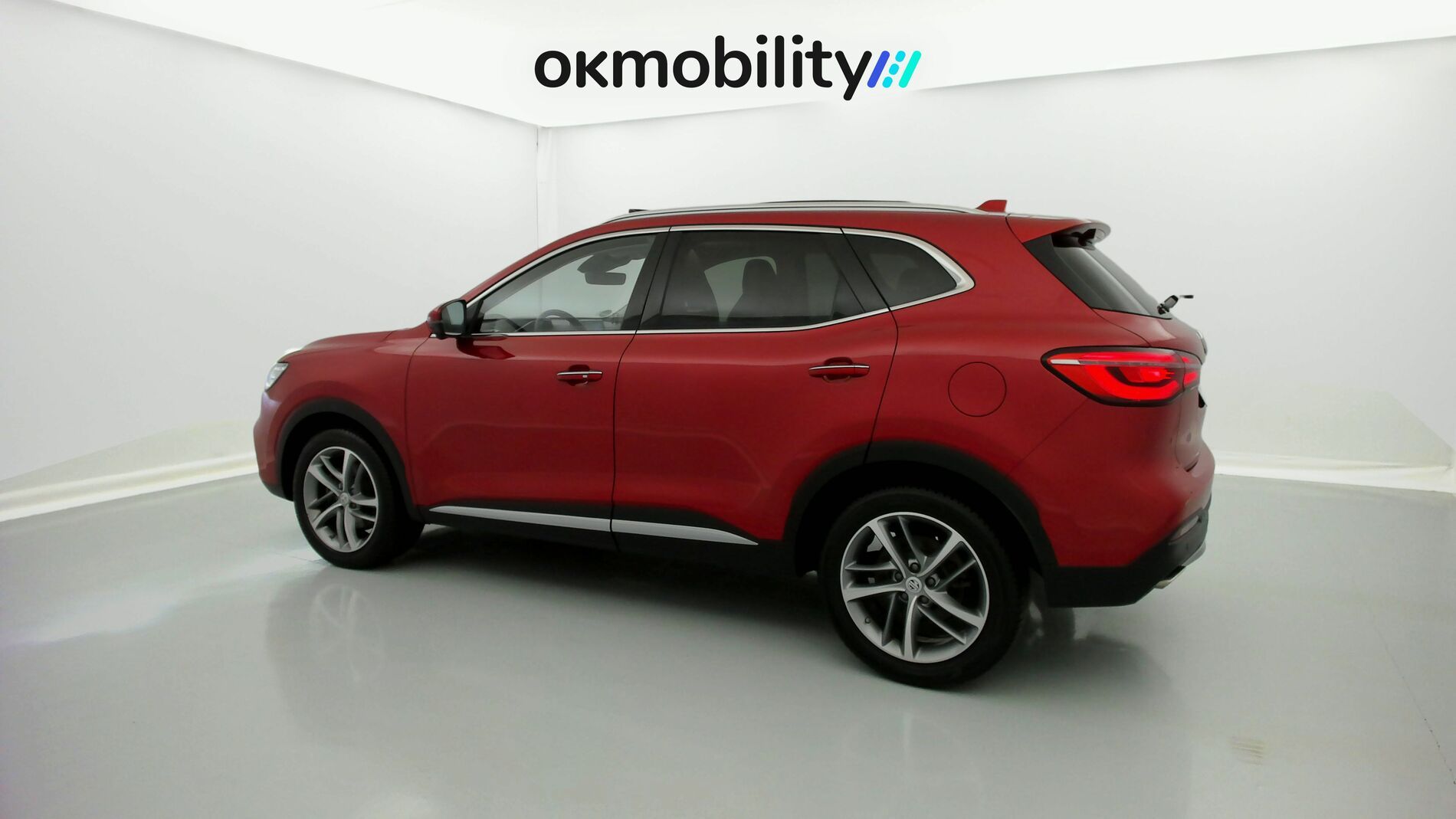 mg hs luxury 1.5 T-GDI 162 AT 2023 diamond red - rsj 9