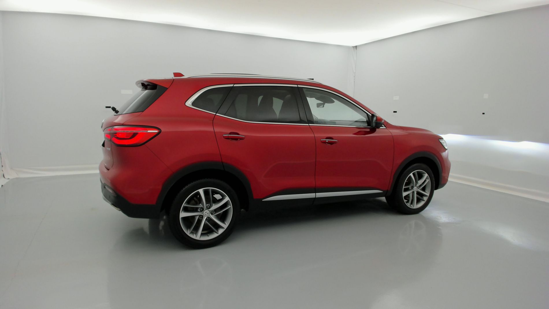 mg hs luxury 1.5 T-GDI 162 AT 2023 diamond red - rsj 13