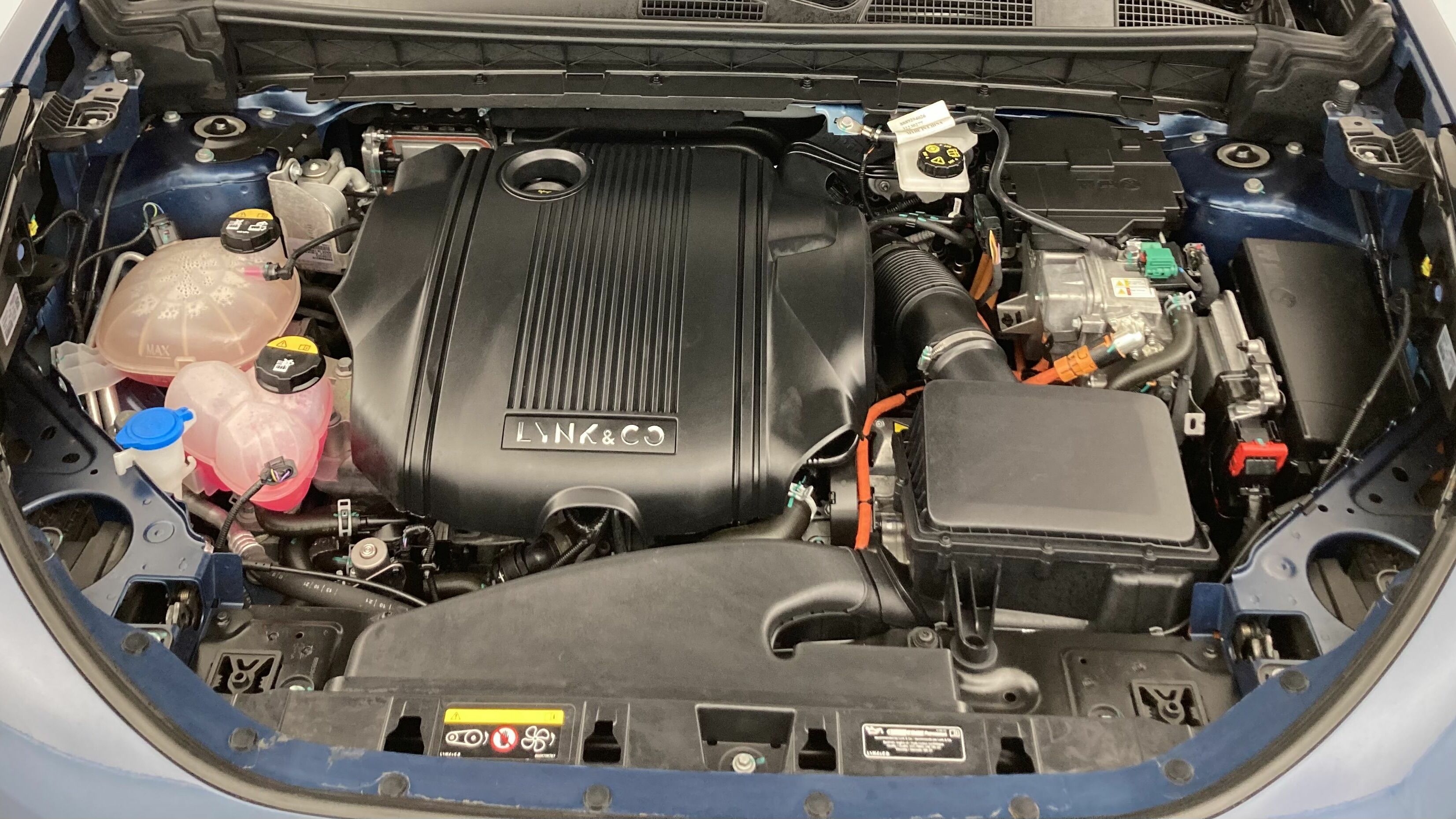 lynk&co 1 nv 1.5 PHEV 261 2022 blue 23