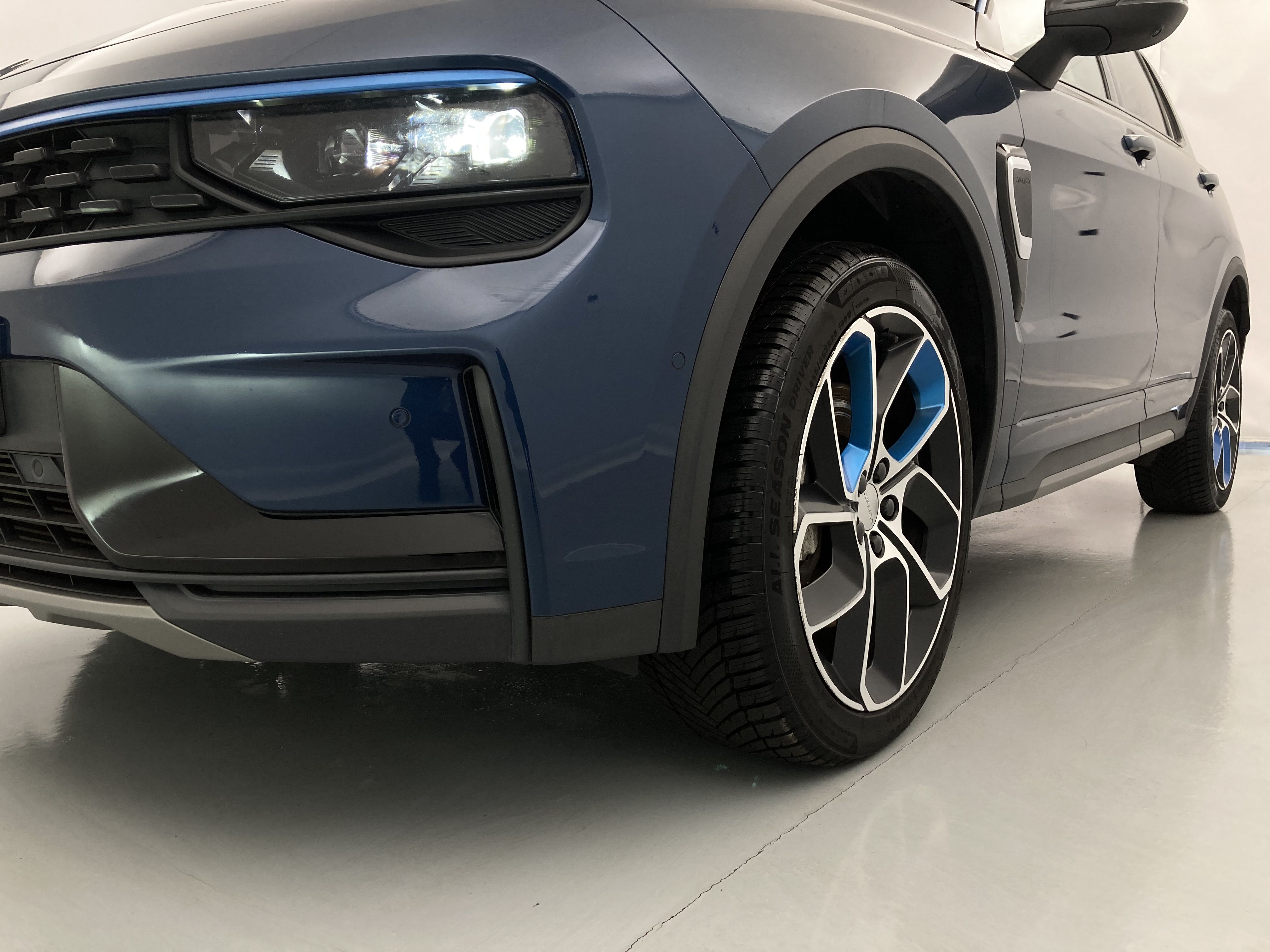 lynk&co 1 nv 1.5 PHEV 261 2022 blue 29