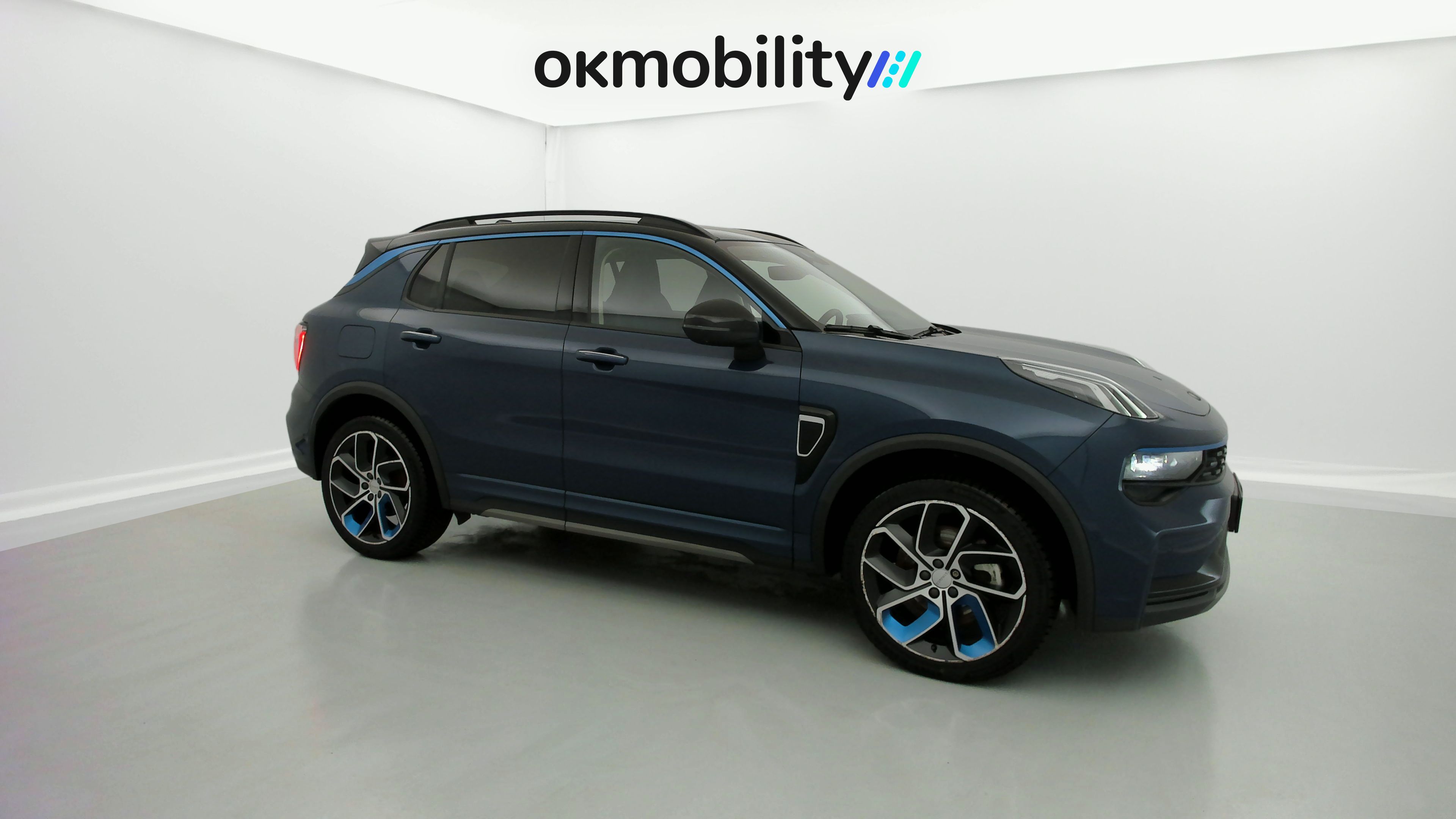 lynk&co 1 nv 1.5 PHEV 261 2022 blue 4