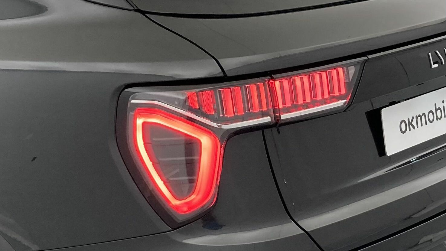 lynk&co 1 nv 1.5 PHEV 261 2022 black 31