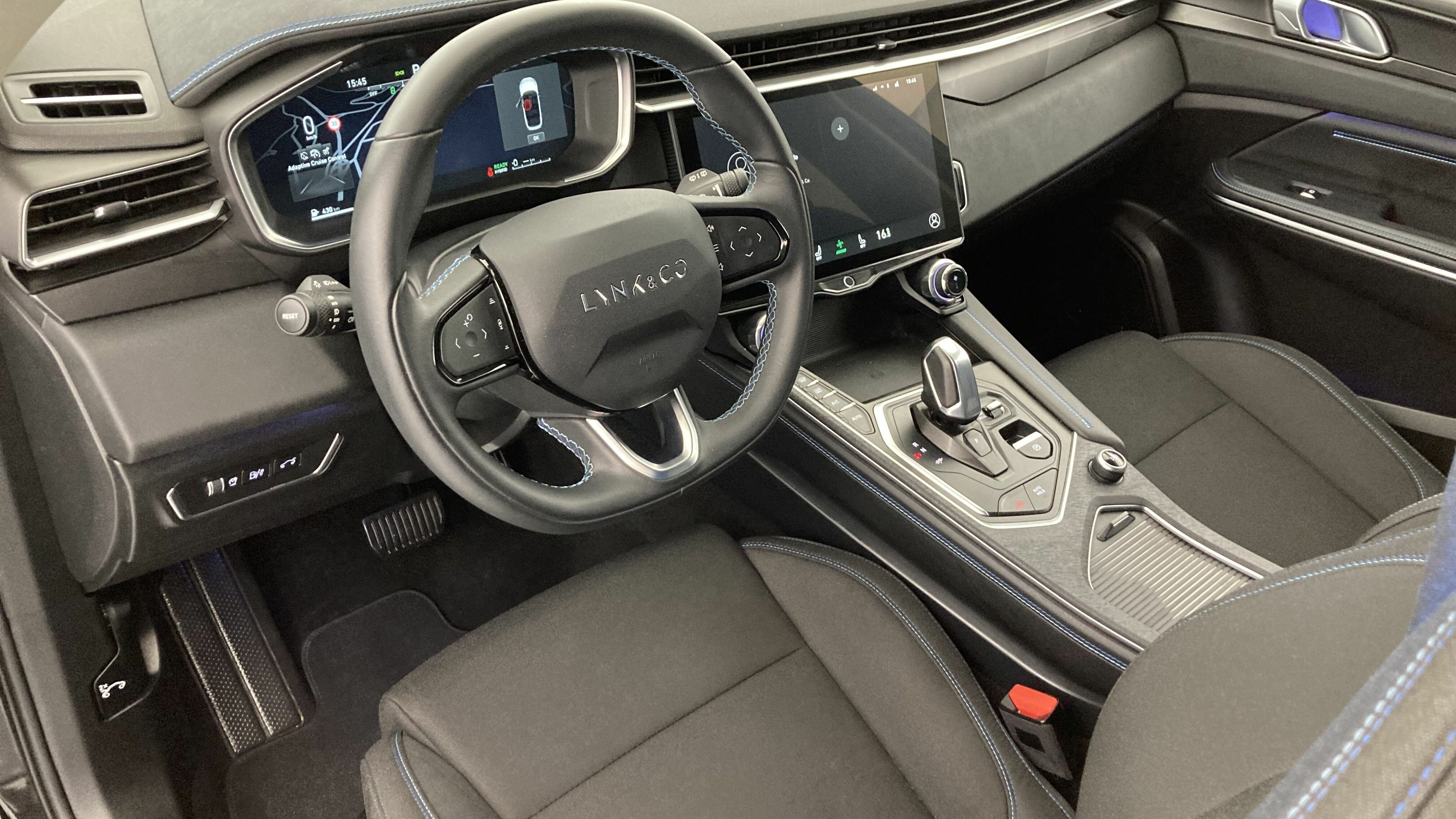 lynk&co 1 nv 1.5 PHEV 261 2022 black 16