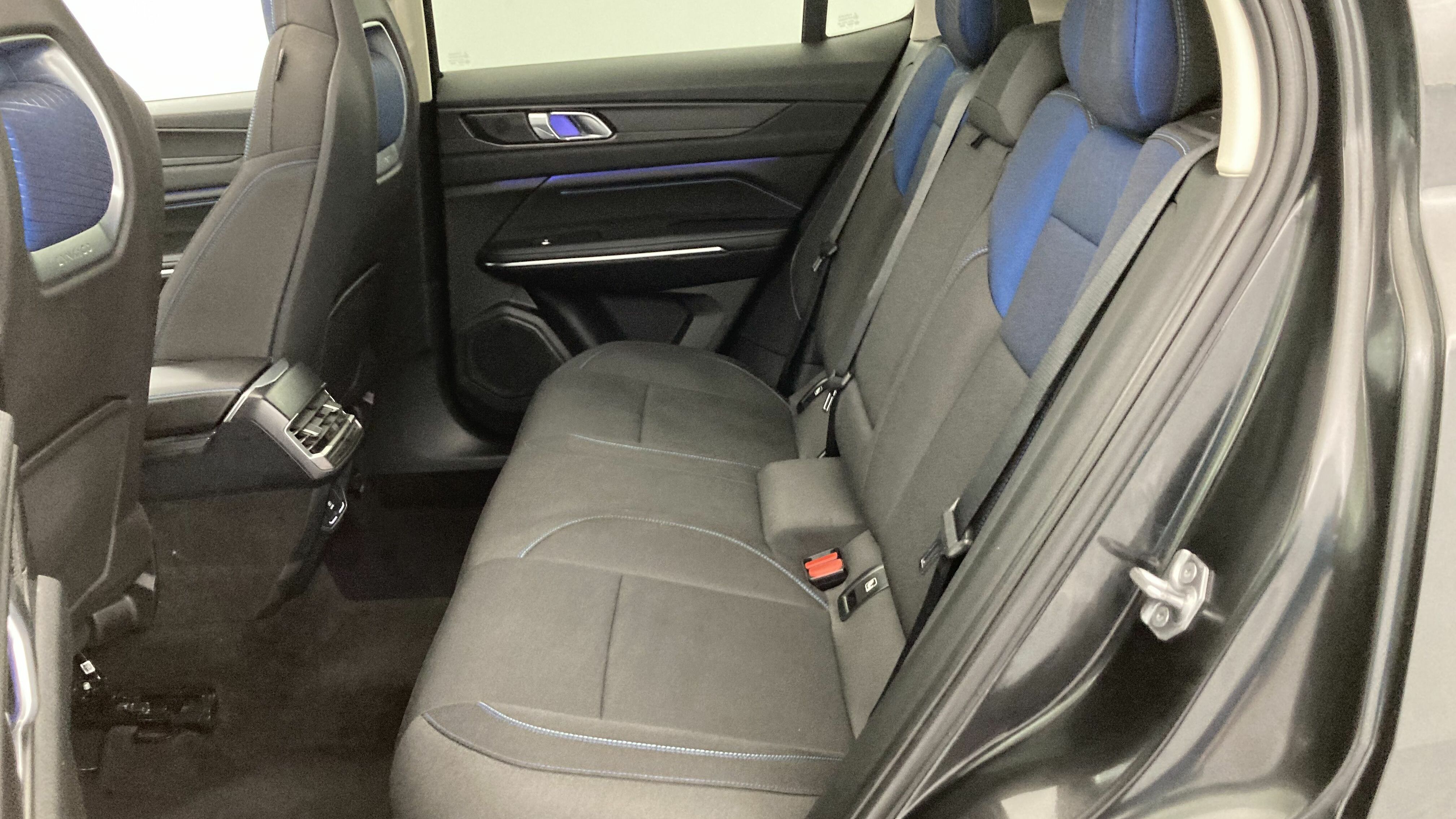 lynk&co 1 nv 1.5 PHEV 261 2022 black 22