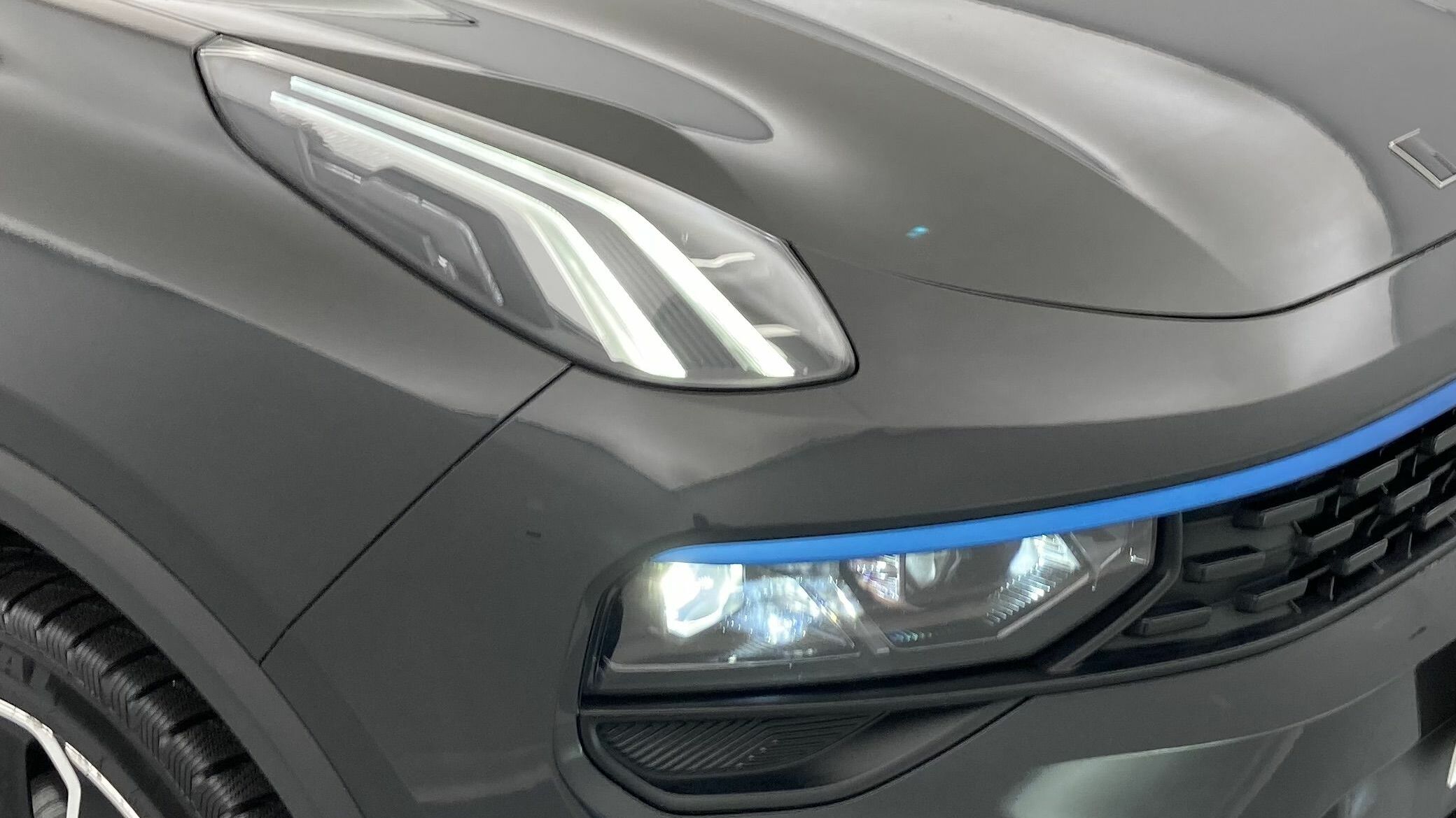 lynk&co 1 nv 1.5 PHEV 261 2022 black 30